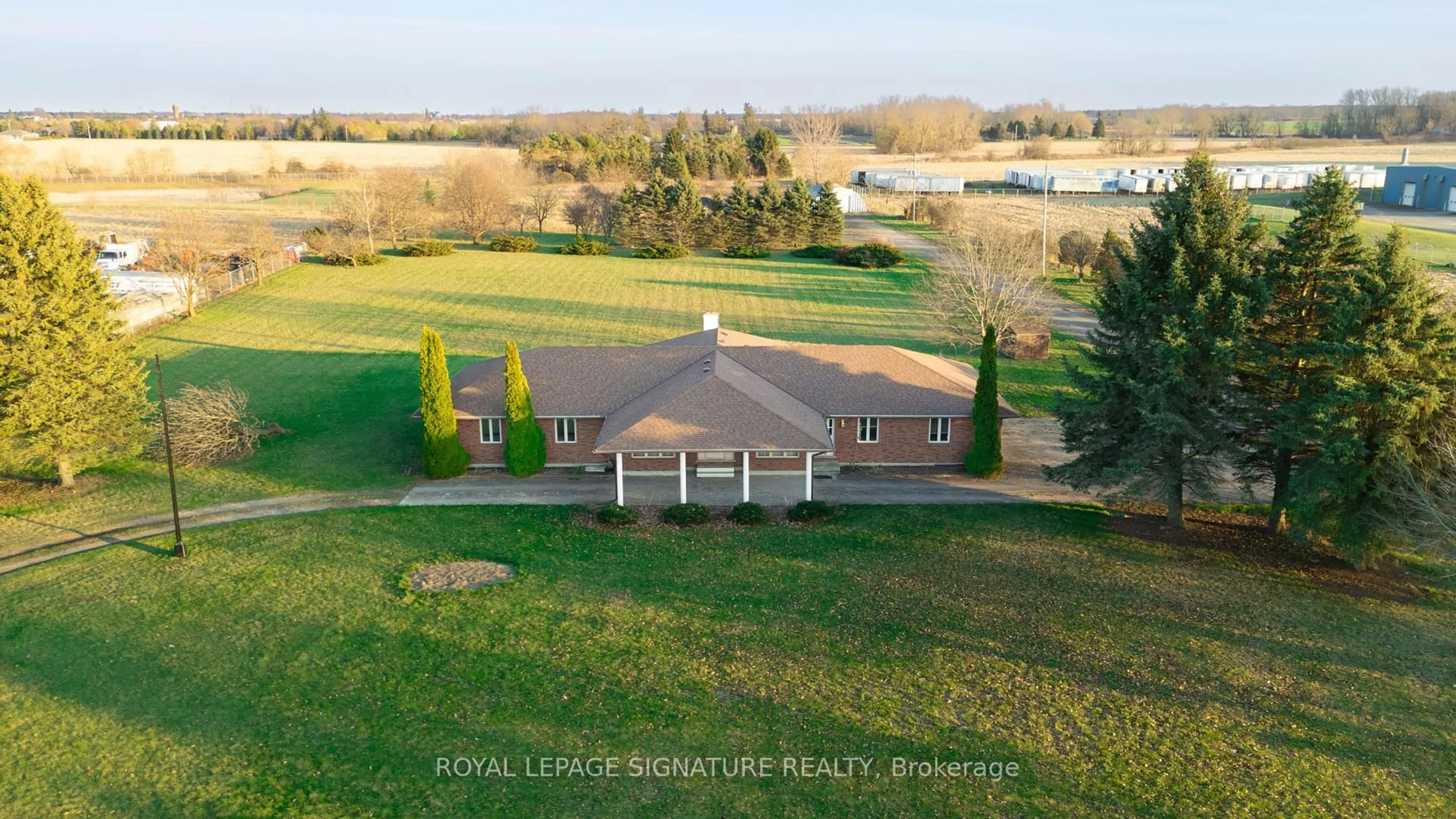 A pic from outside/outdoor area/front of a property/back of a property/a pic from drone, building for 24 Brian Dr, Brant Ontario N0E 1A0