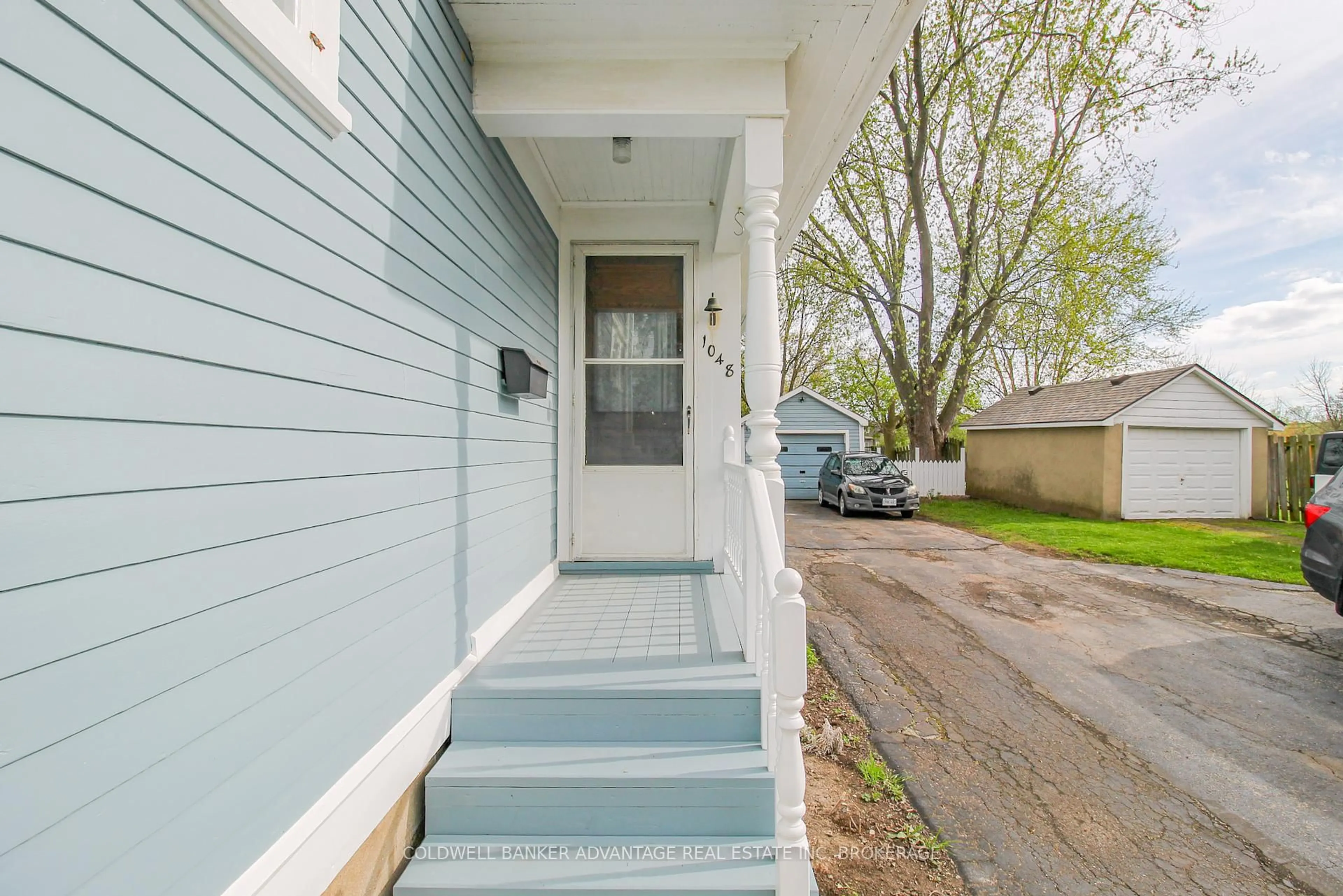 Unknown for 1048 Ontario Rd, Welland Ontario L3B 5E4