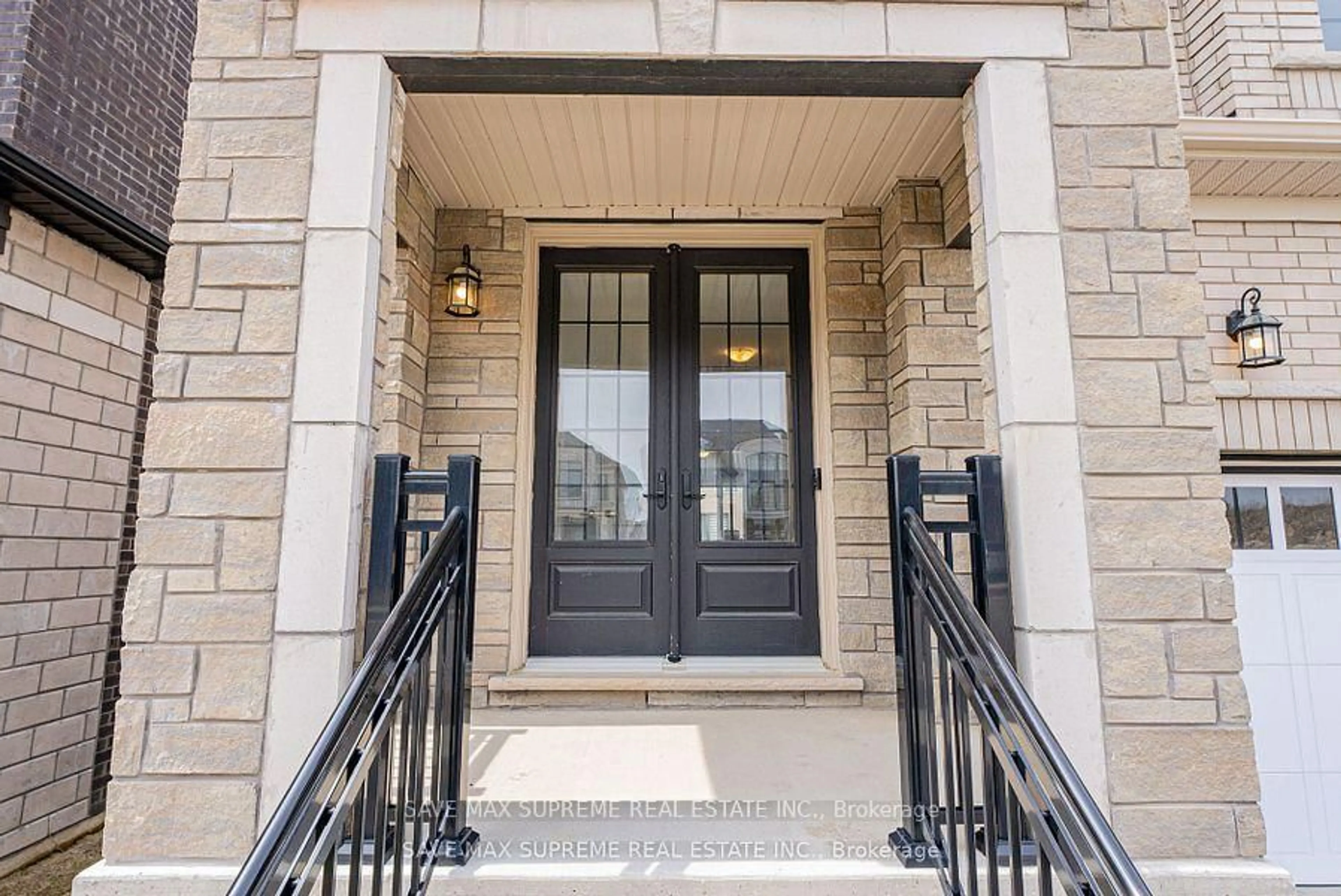 Indoor entryway for 599 Bedi Dr, Woodstock Ontario N4T 0P2