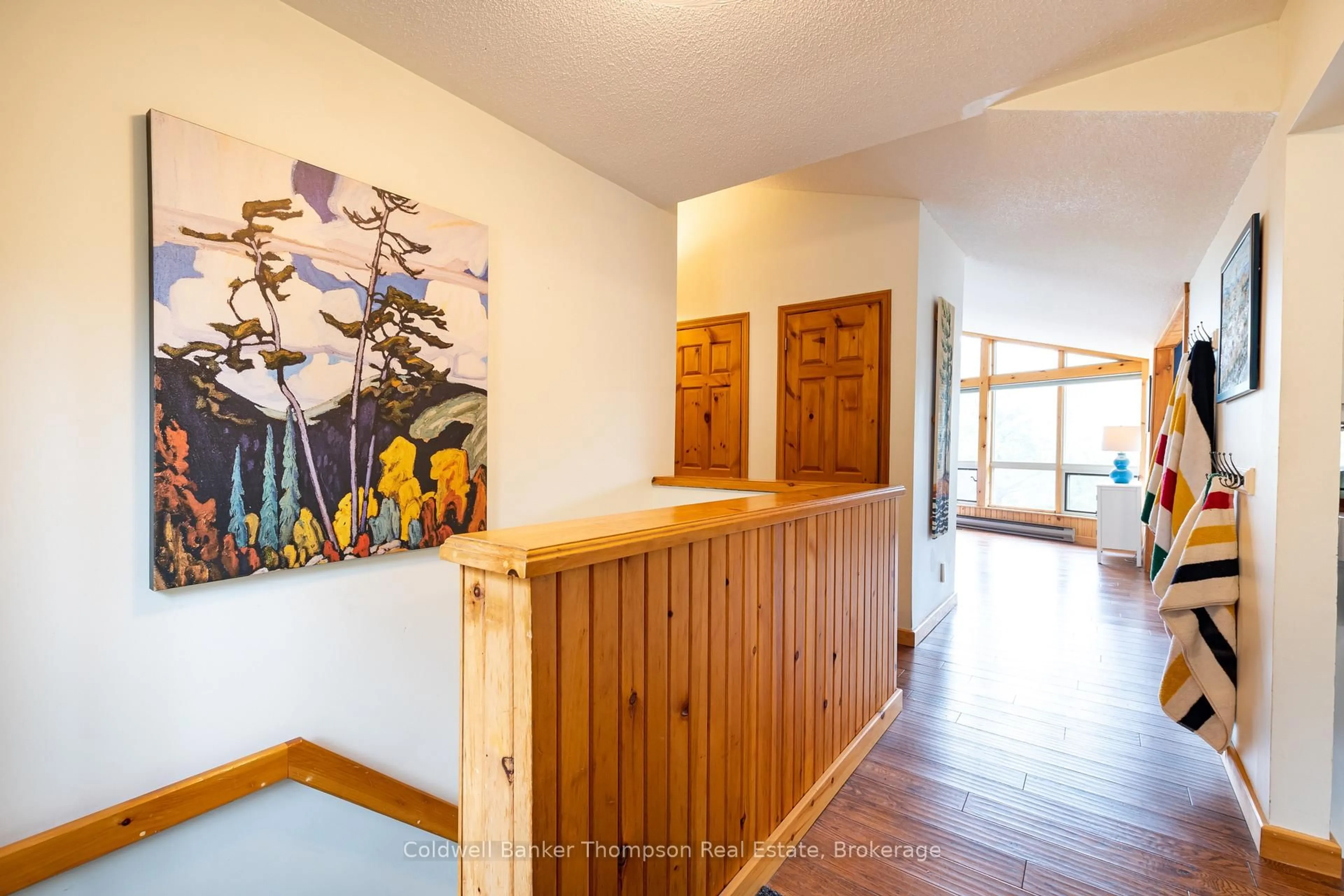 Indoor foyer for 1063 Lakeview Rd, Muskoka Lakes Ontario P0B 1M0