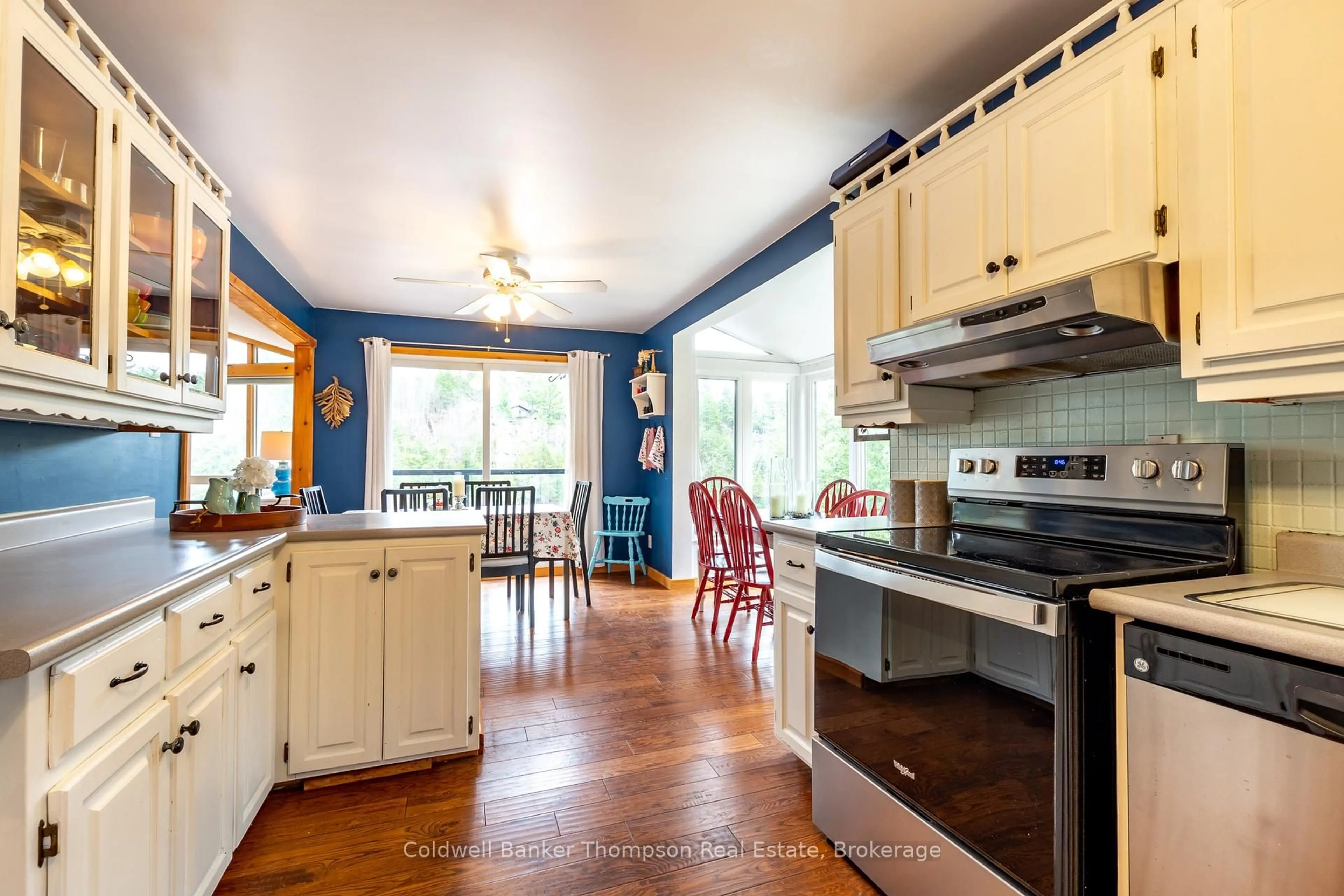 Open concept kitchen, unknown for 1063 Lakeview Rd, Muskoka Lakes Ontario P0B 1M0