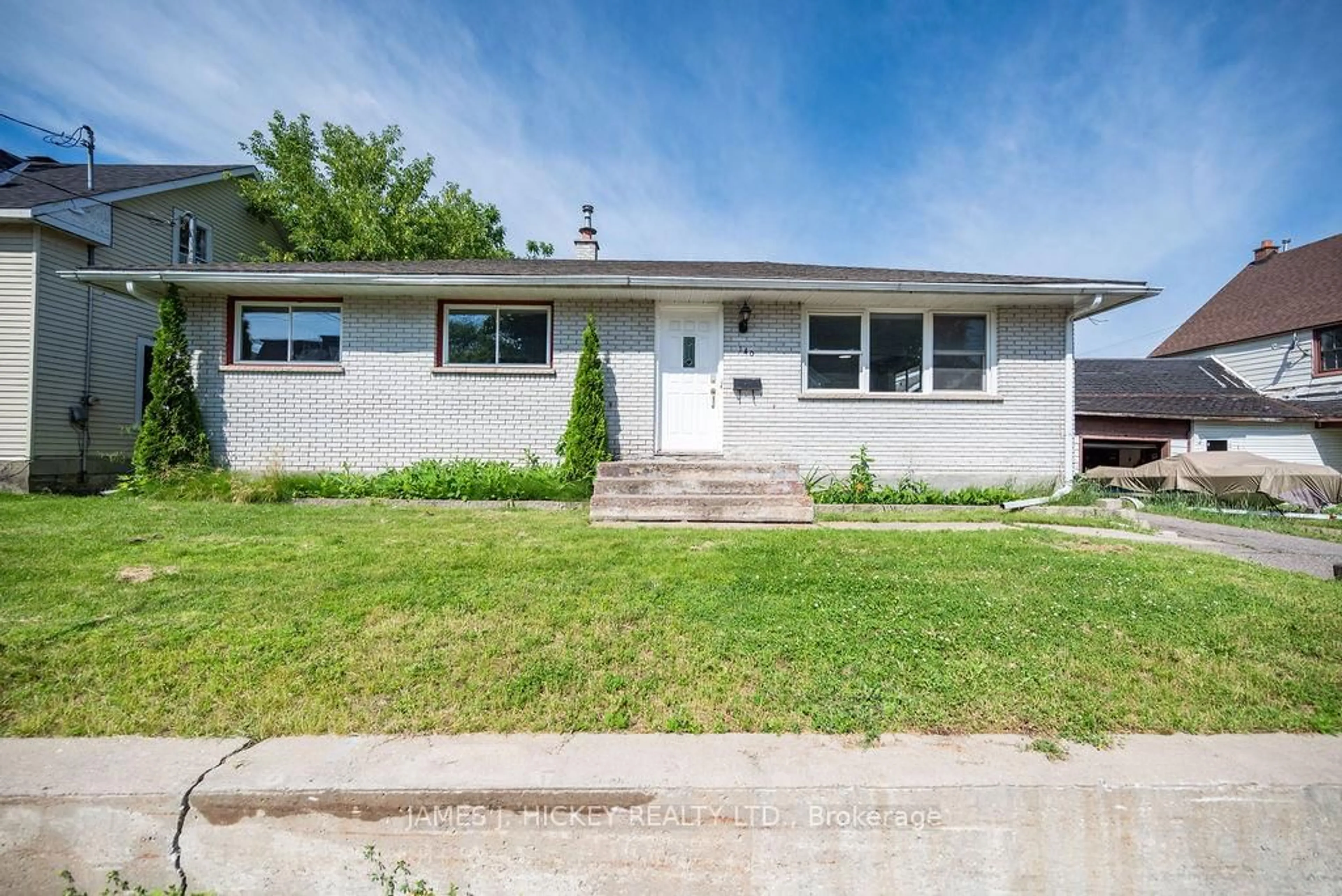 Home with vinyl exterior material, street for 140 Cecelia St, Pembroke Ontario K8A 1R6