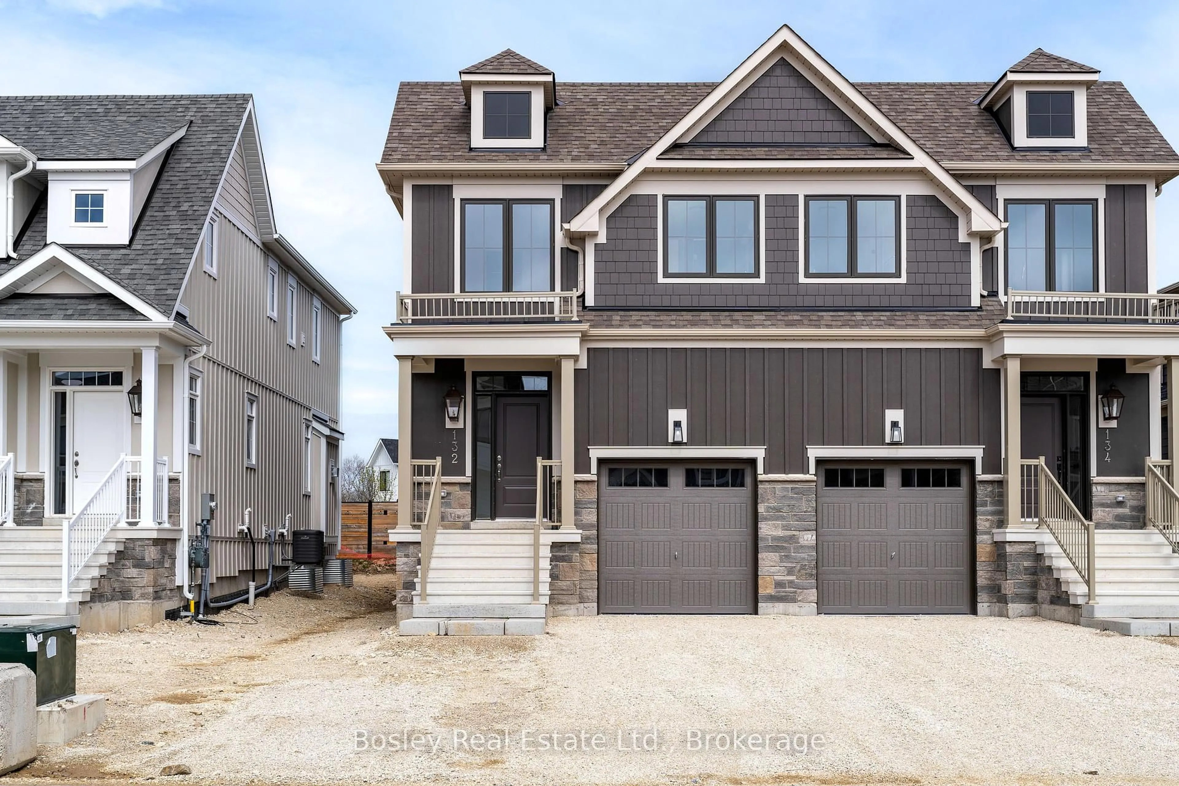 Home with vinyl exterior material, street for 132 WHITE OAK Cres, Blue Mountains Ontario L9Y 0Z3
