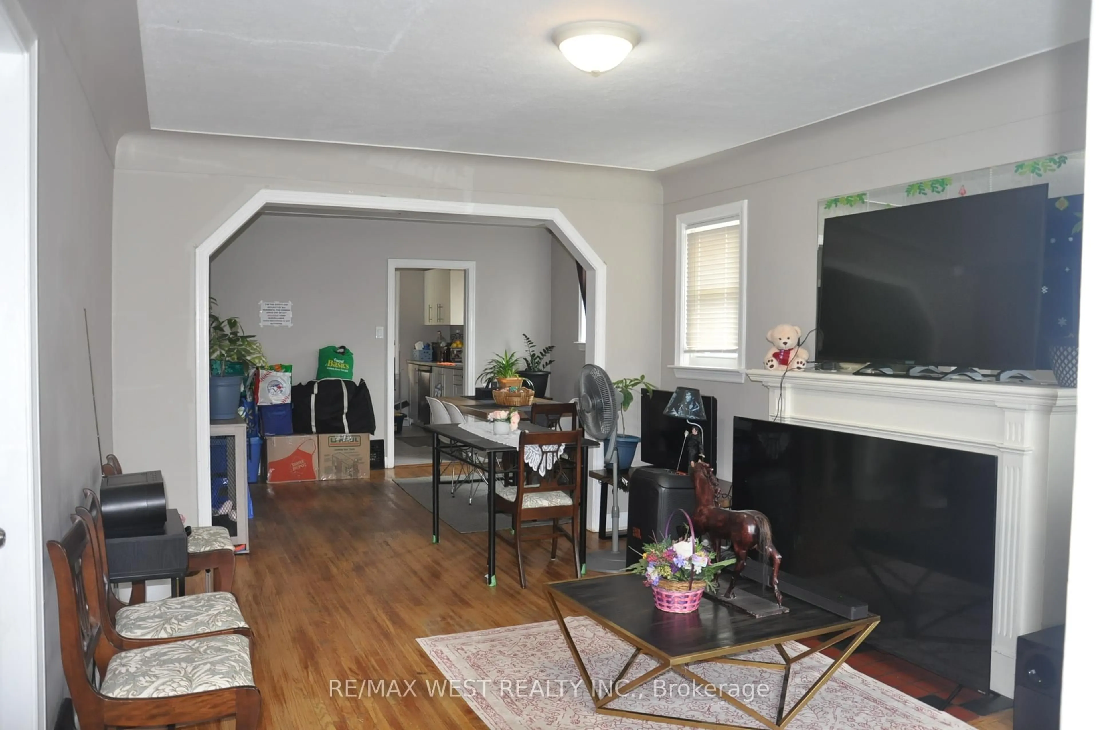Living room with furniture, unknown for 1512 Rushland Ave, London East Ontario N5V 1X5