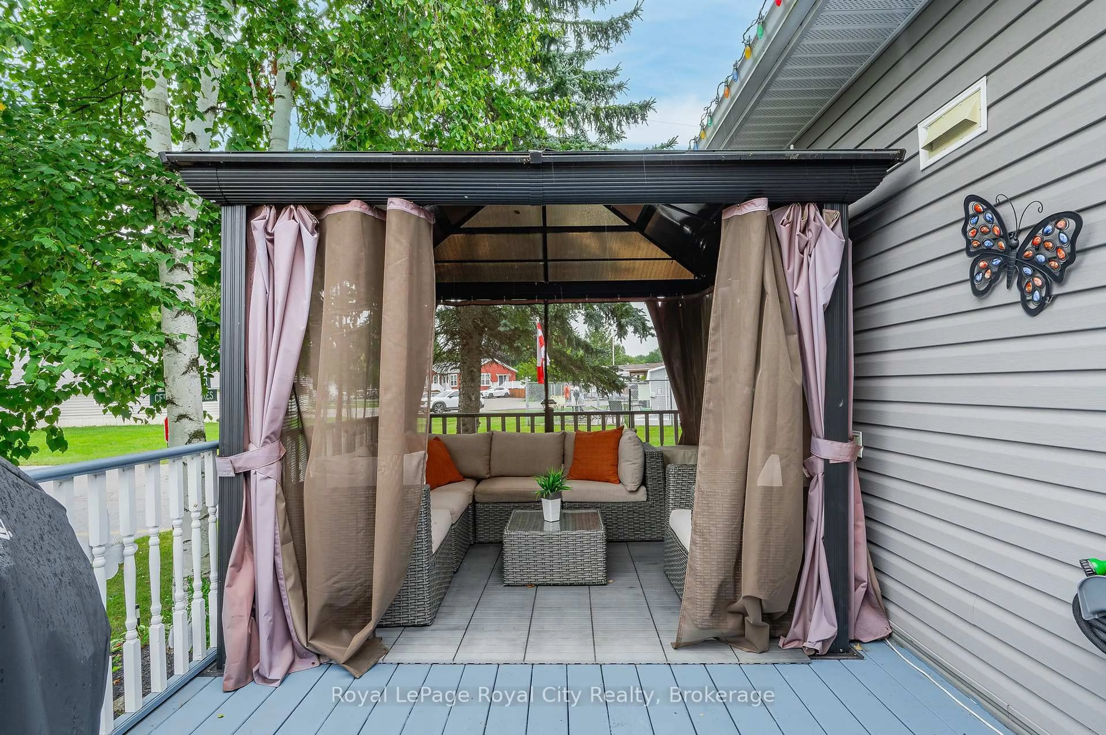 Patio, street for 40 BULLFROG Dr, Puslinch Ontario N0B 2J0