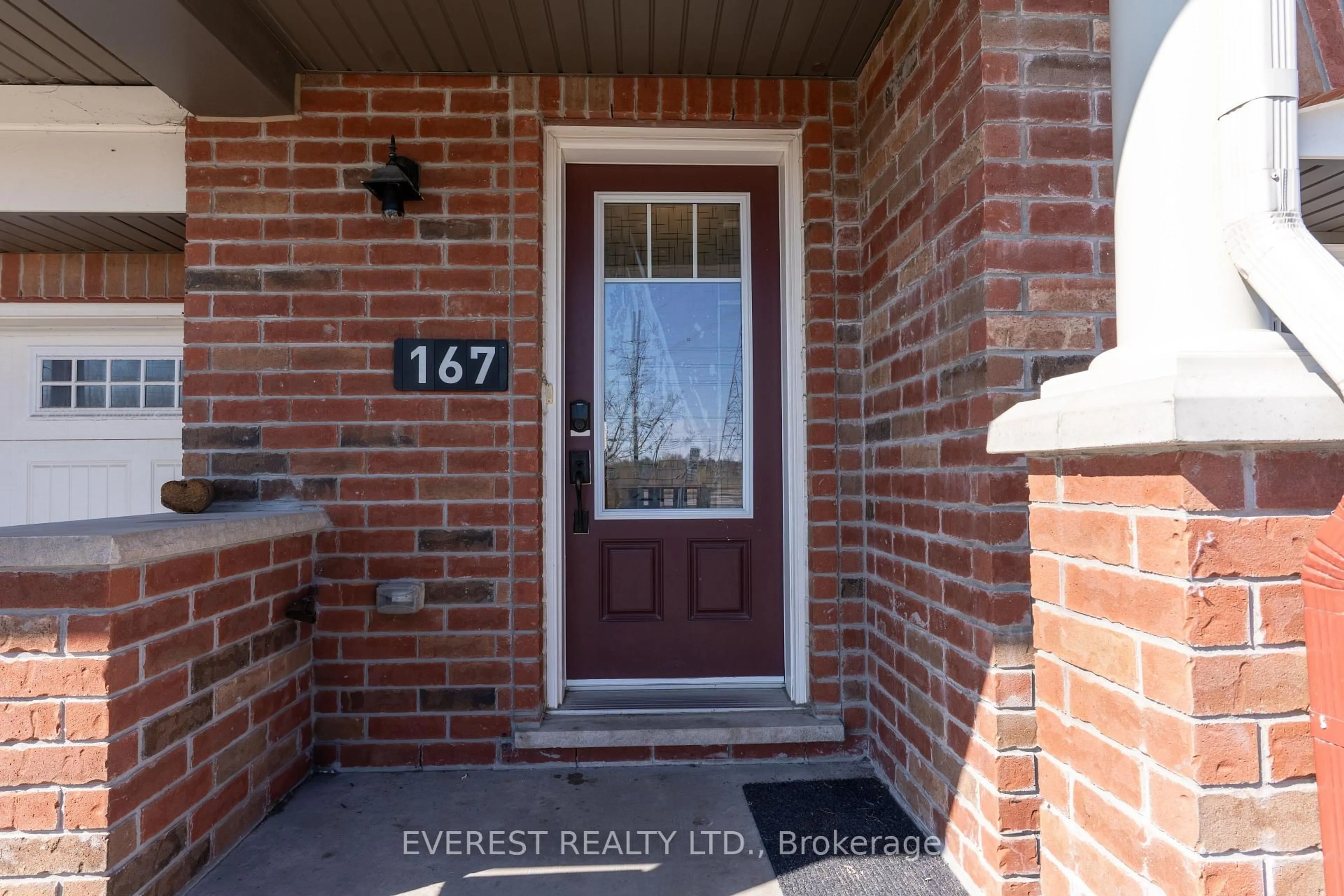 Indoor entryway for 167 Gelderland Private, Ottawa Ontario K2V 0H8