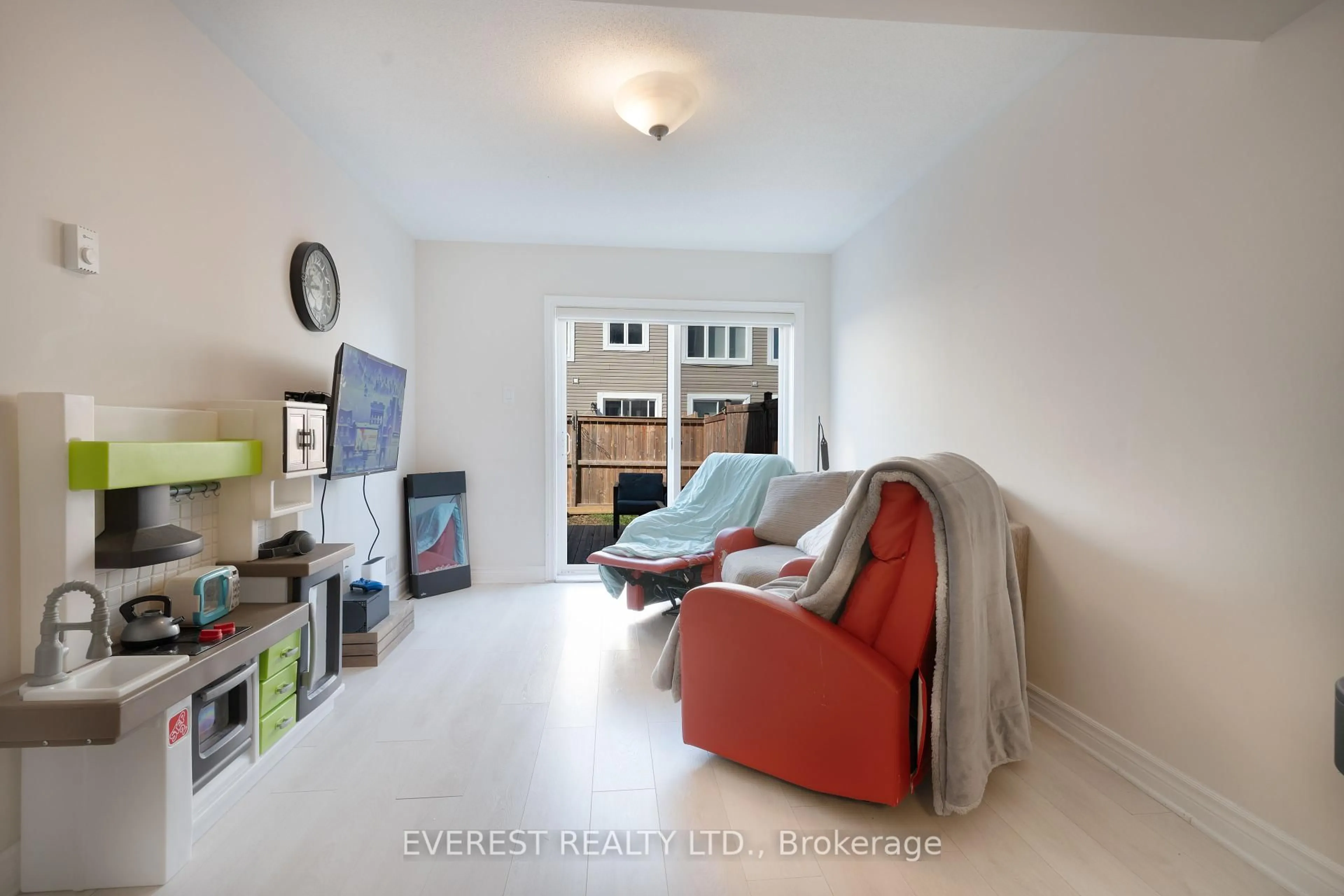 Living room with furniture, unknown for 167 Gelderland Private, Ottawa Ontario K2V 0H8