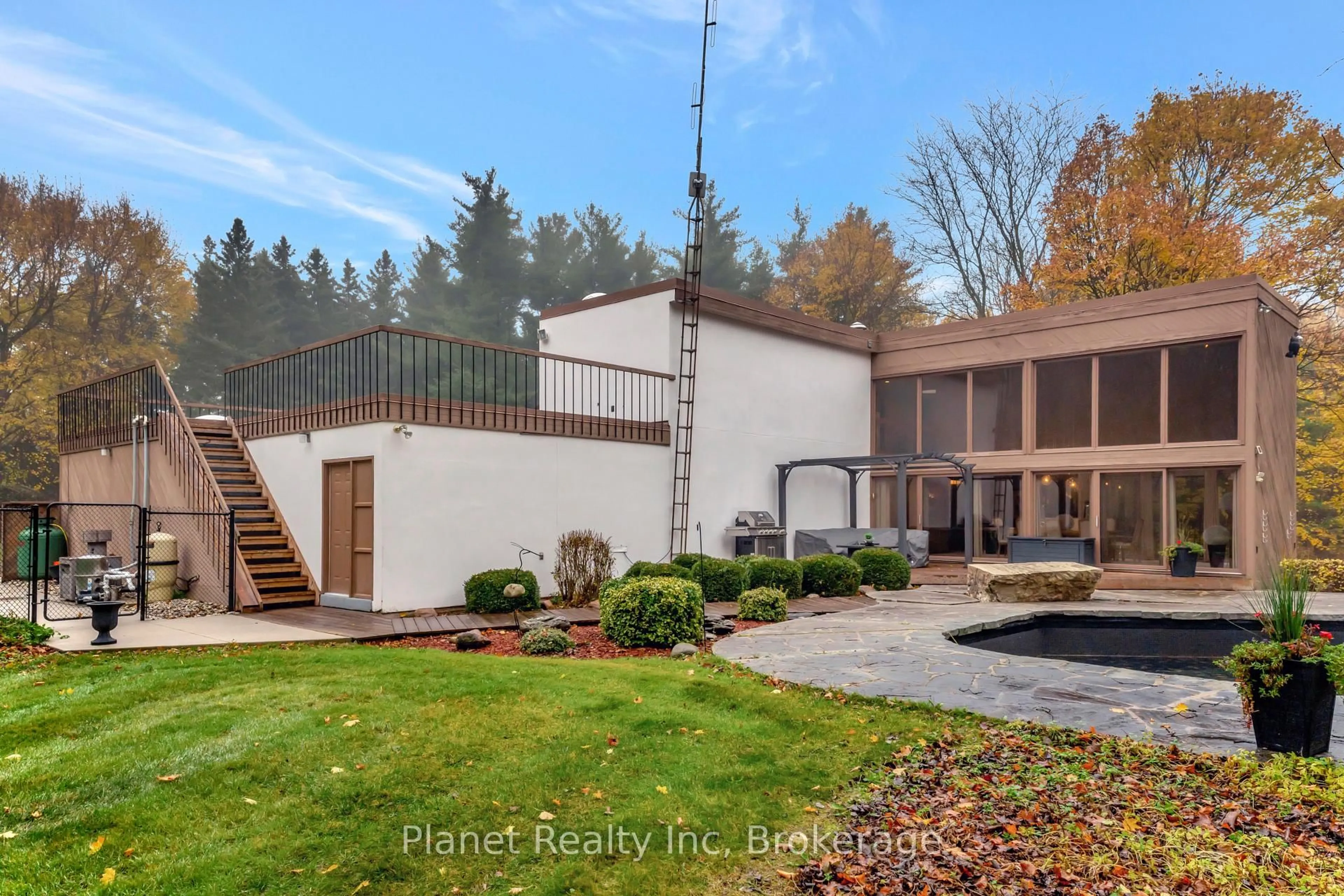 A pic from outside/outdoor area/front of a property/back of a property/a pic from drone, unknown for 7011 Concession 4 Concession, Puslinch Ontario N0B 2J0