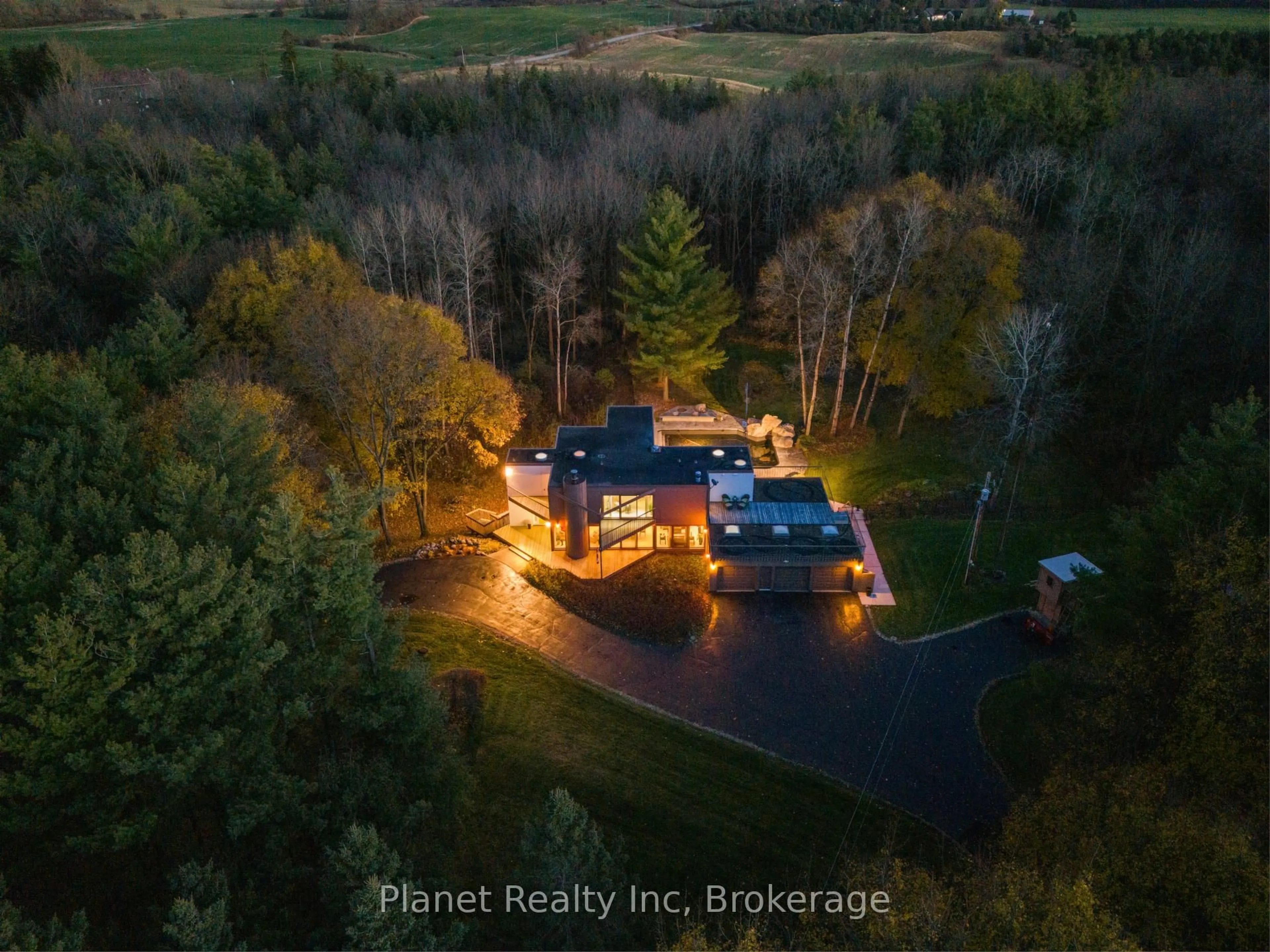 A pic from outside/outdoor area/front of a property/back of a property/a pic from drone, unknown for 7011 Concession 4 Concession, Puslinch Ontario N0B 2J0