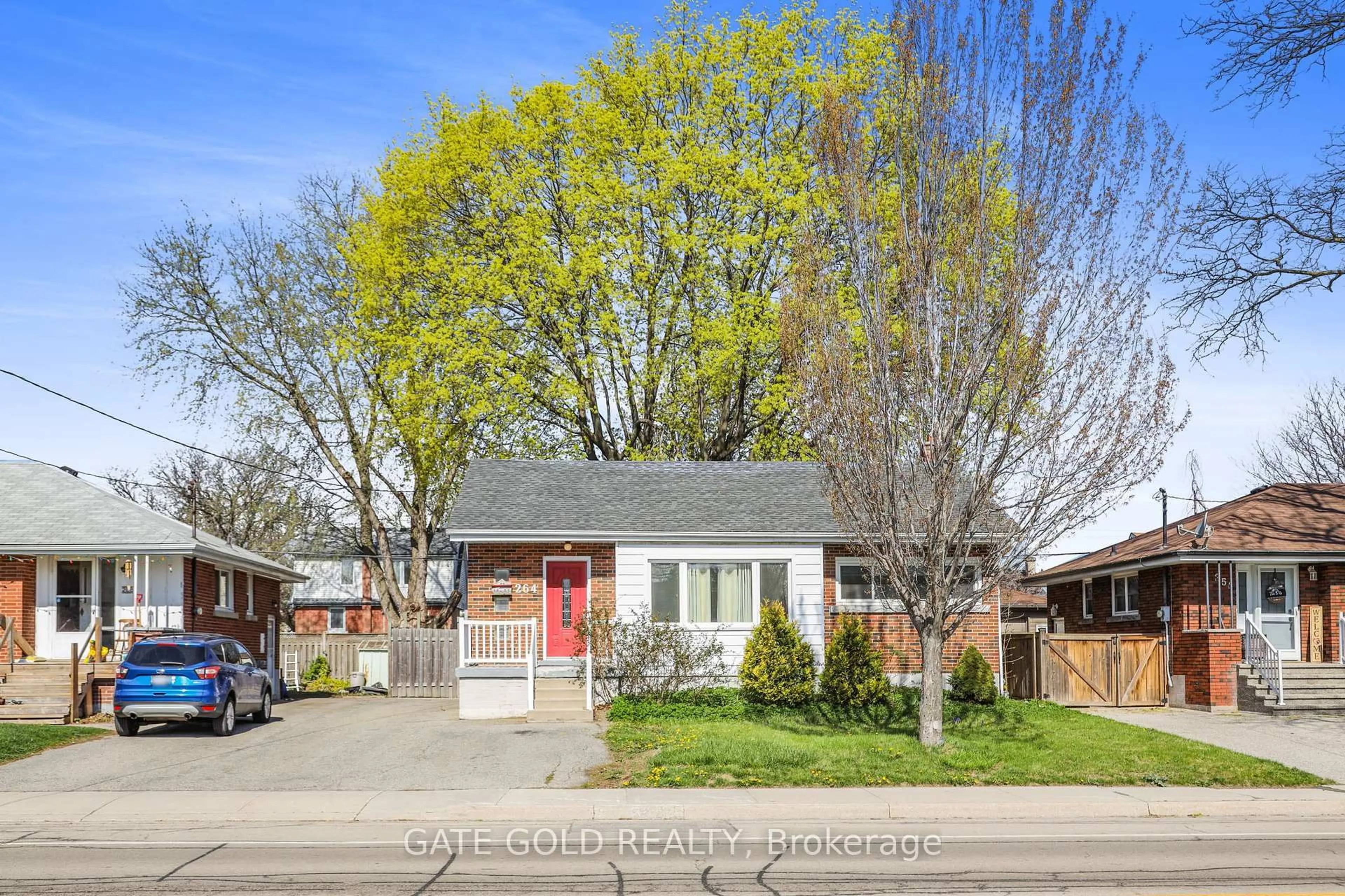 Home with brick exterior material, street for 264 upper paradise Dr, Hamilton Ontario L9C 5C2