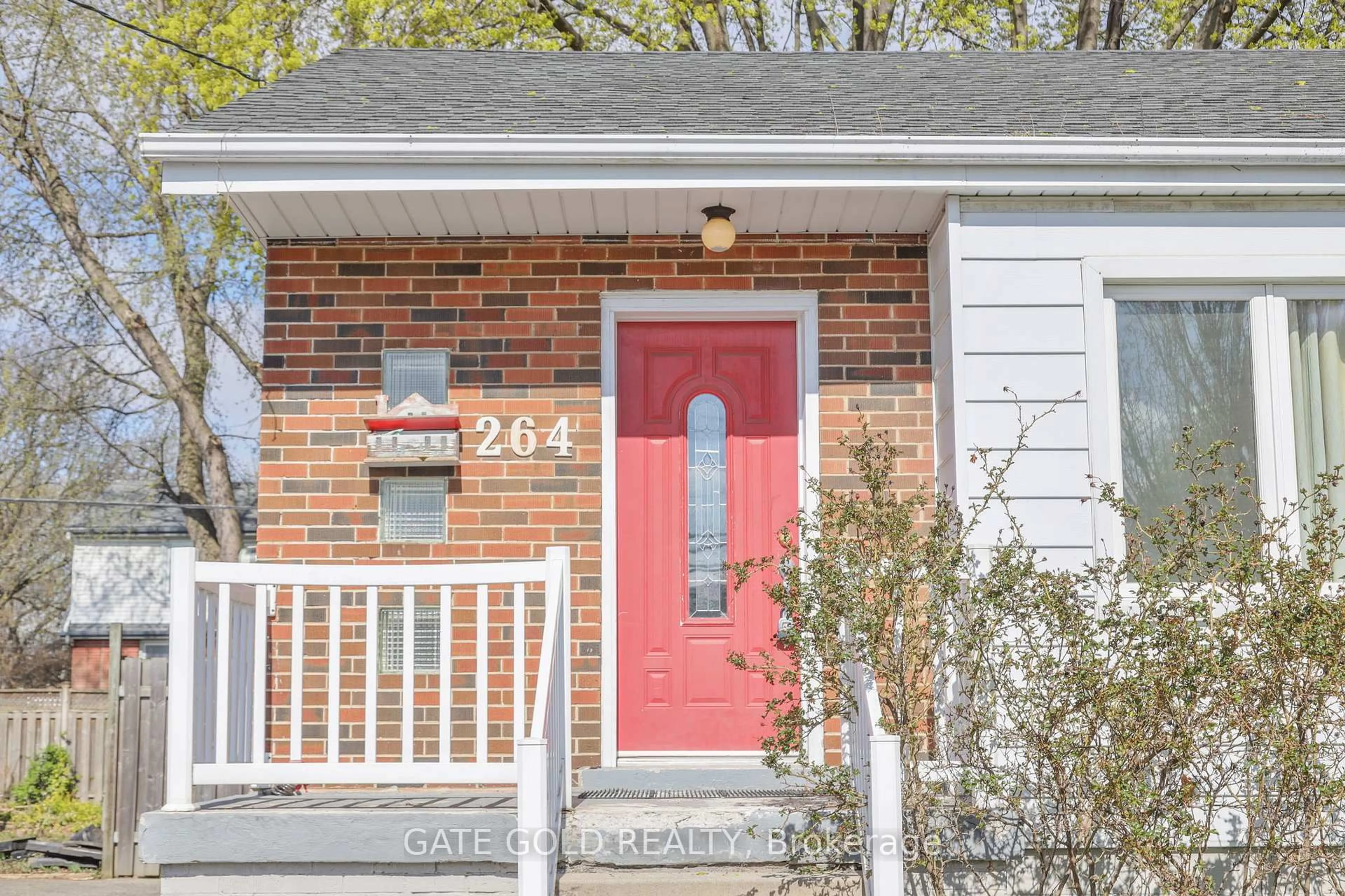 Home with brick exterior material, street for 264 upper paradise Dr, Hamilton Ontario L9C 5C2