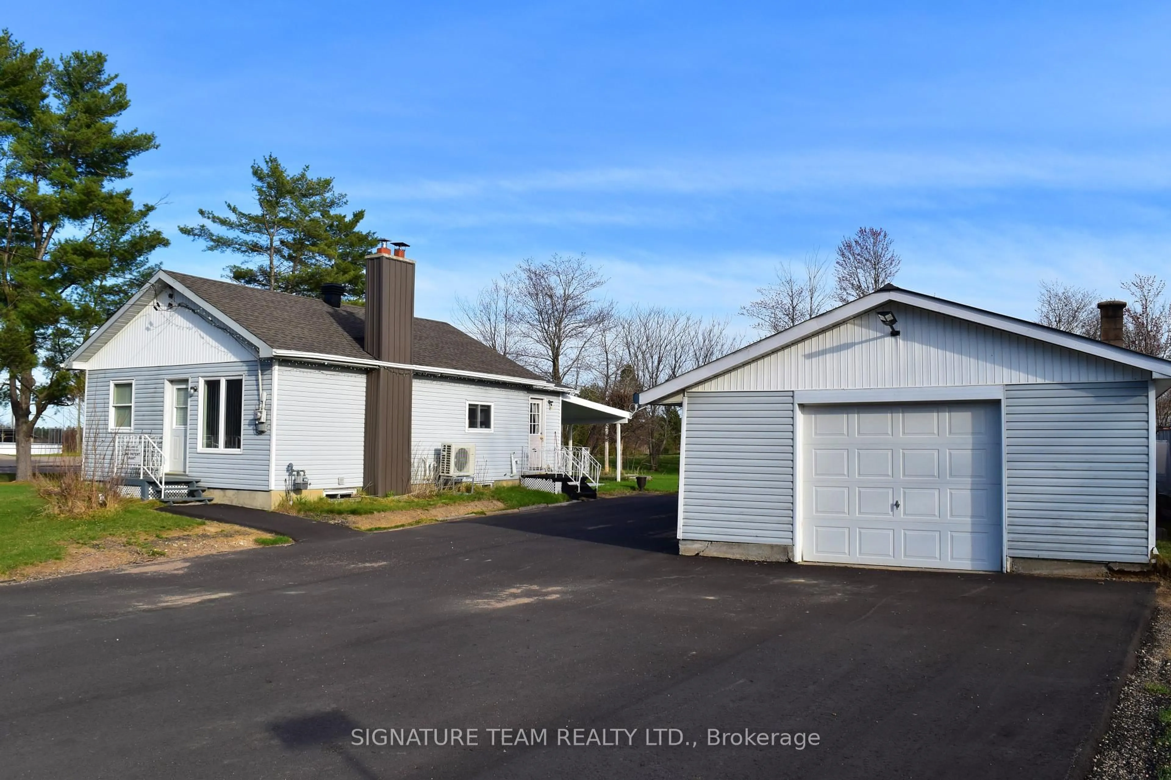 A pic from outside/outdoor area/front of a property/back of a property/a pic from drone, street for 89 Richardson Cres, Pembroke Ontario K8A 6W5