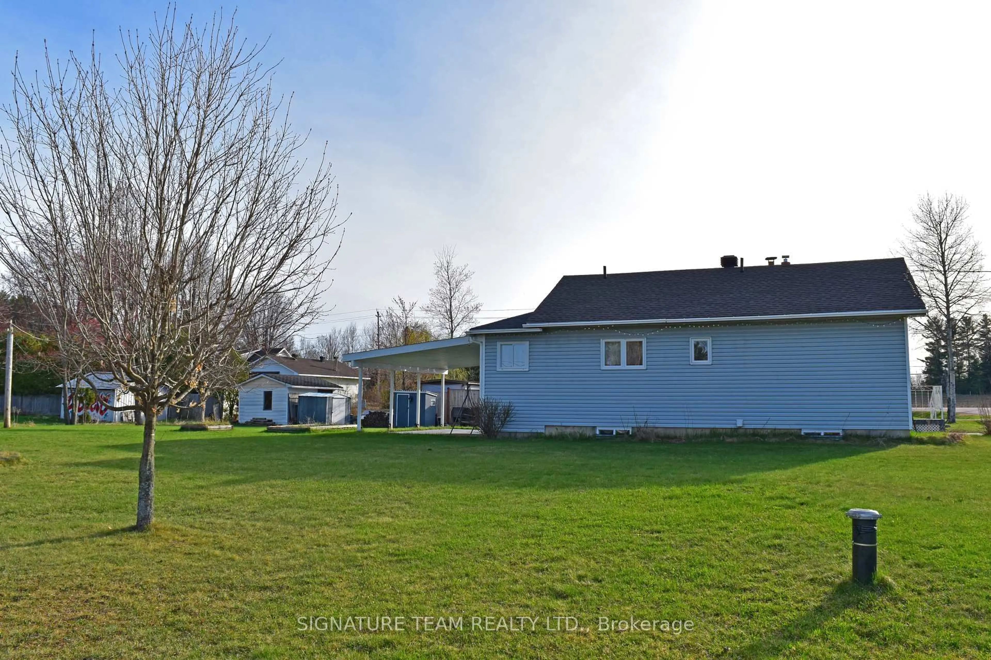 A pic from outside/outdoor area/front of a property/back of a property/a pic from drone, unknown for 89 Richardson Cres, Pembroke Ontario K8A 6W5
