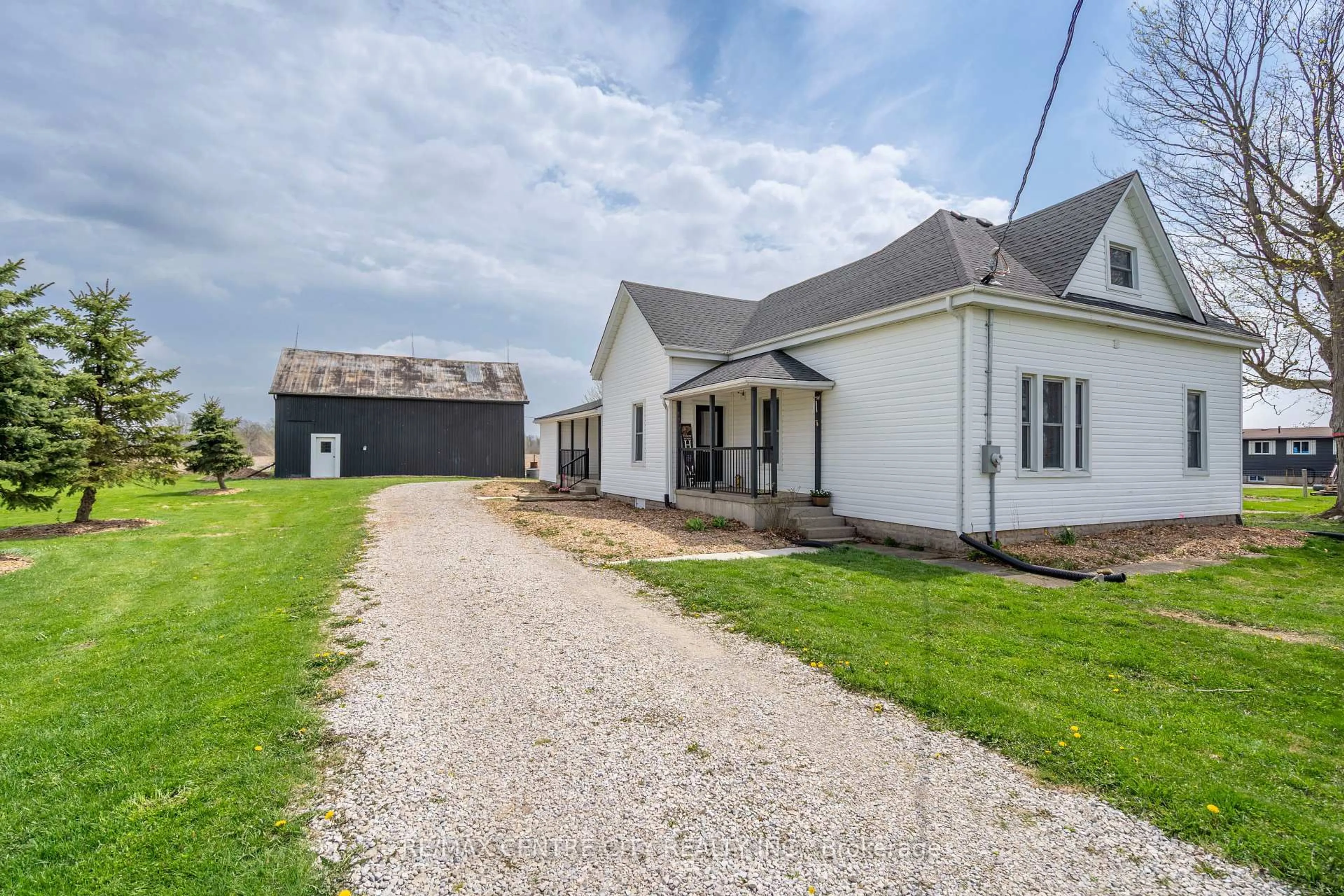 A pic from outside/outdoor area/front of a property/back of a property/a pic from drone, building for 3501 Concession Dr, Southwest Middlesex Ontario N0L 1M0