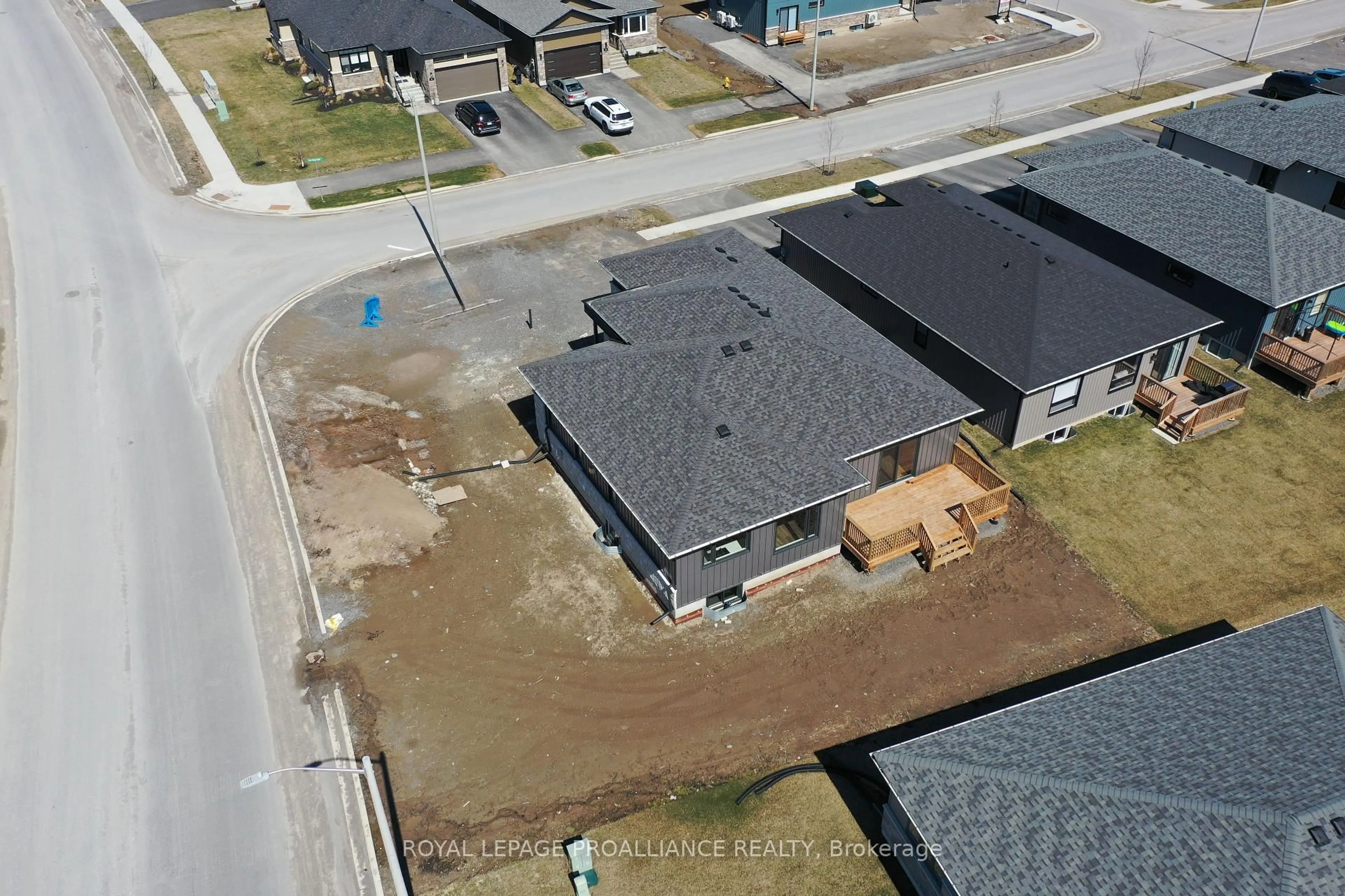 A pic from outside/outdoor area/front of a property/back of a property/a pic from drone, street for 60 Hastings Park Dr, Belleville Ontario K8P 0H7