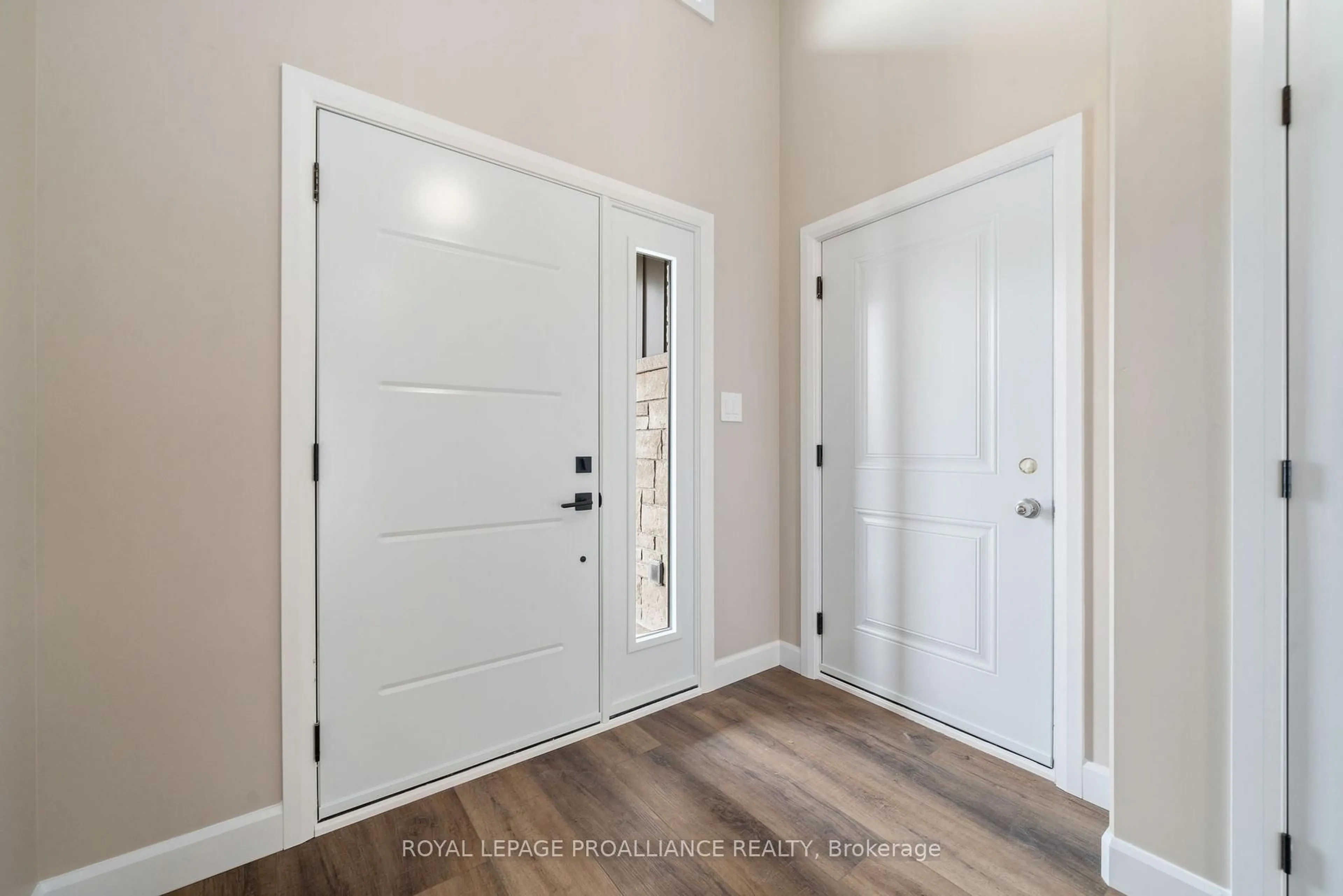 Indoor entryway for 60 Hastings Park Dr, Belleville Ontario K8P 0H7