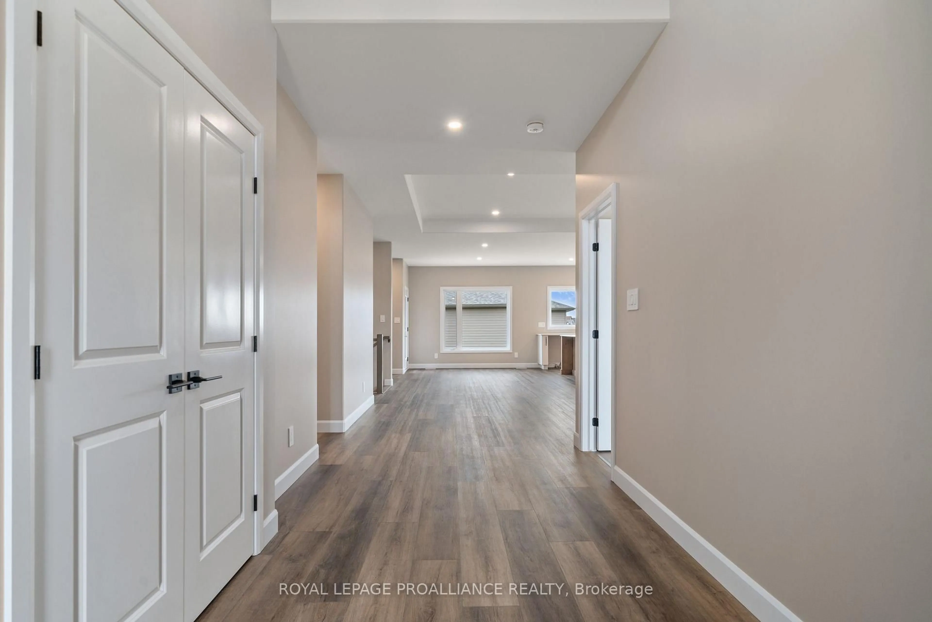 Indoor entryway for 60 Hastings Park Dr, Belleville Ontario K8P 0H7
