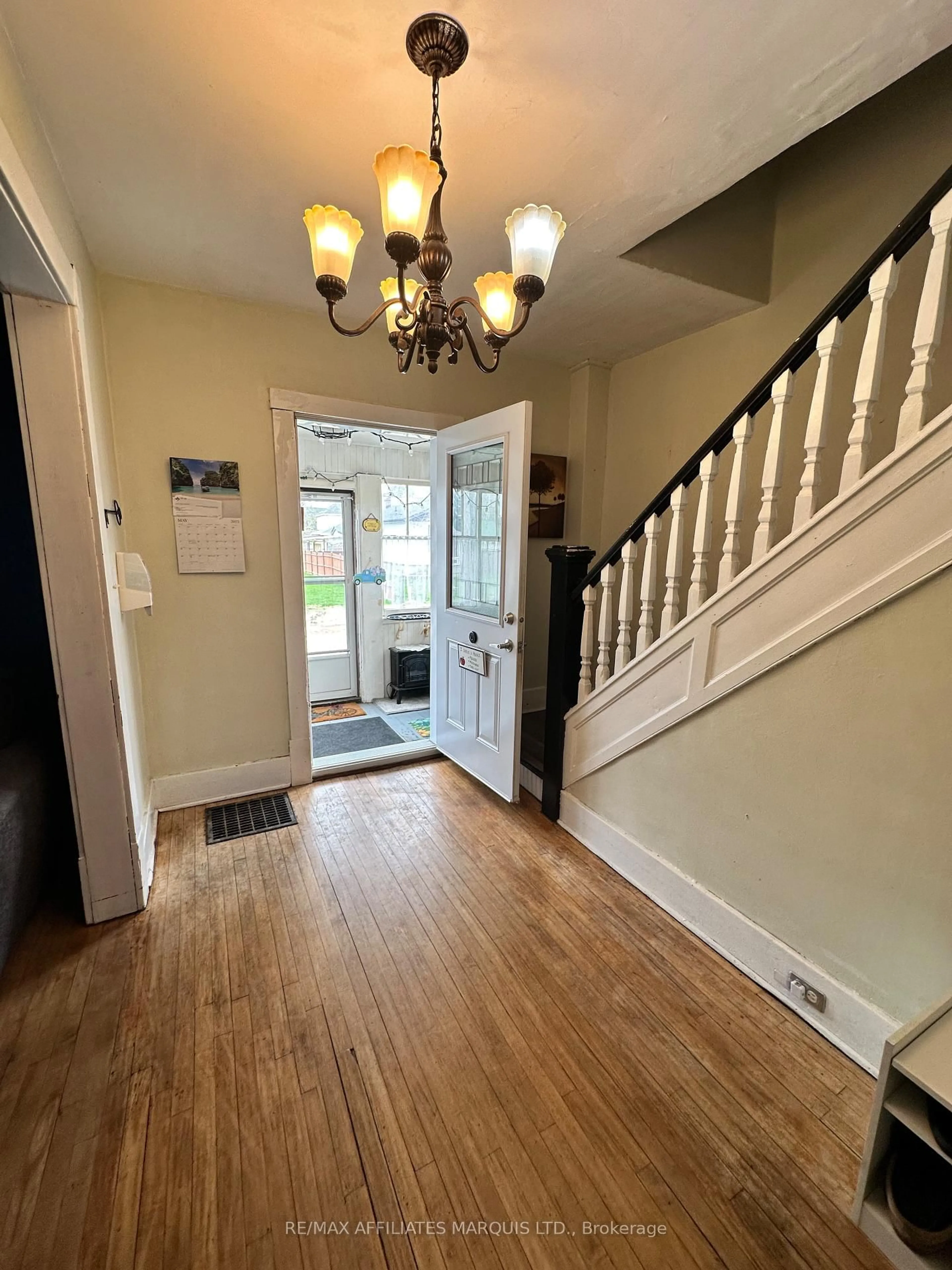Indoor entryway for 308 THIRD St, Cornwall Ontario K6J 2P5