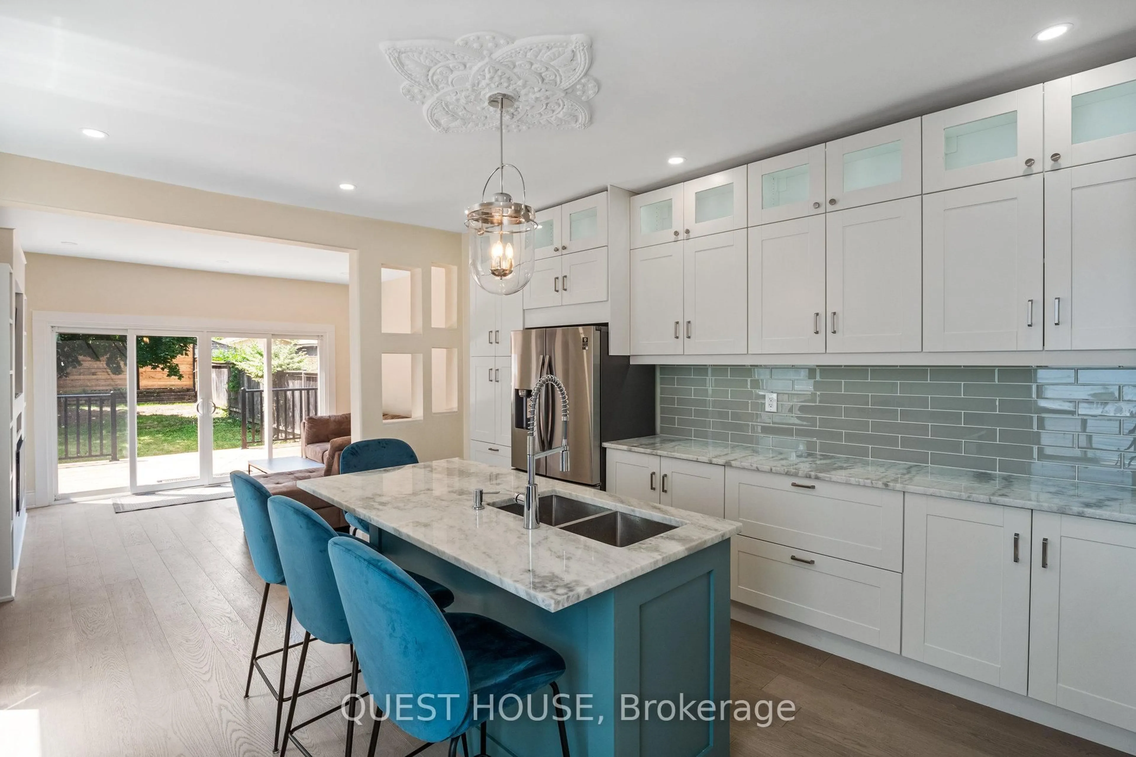 Open concept kitchen, ceramic/tile floor for 29 Melbourne St, Hamilton Ontario L8P 2A5