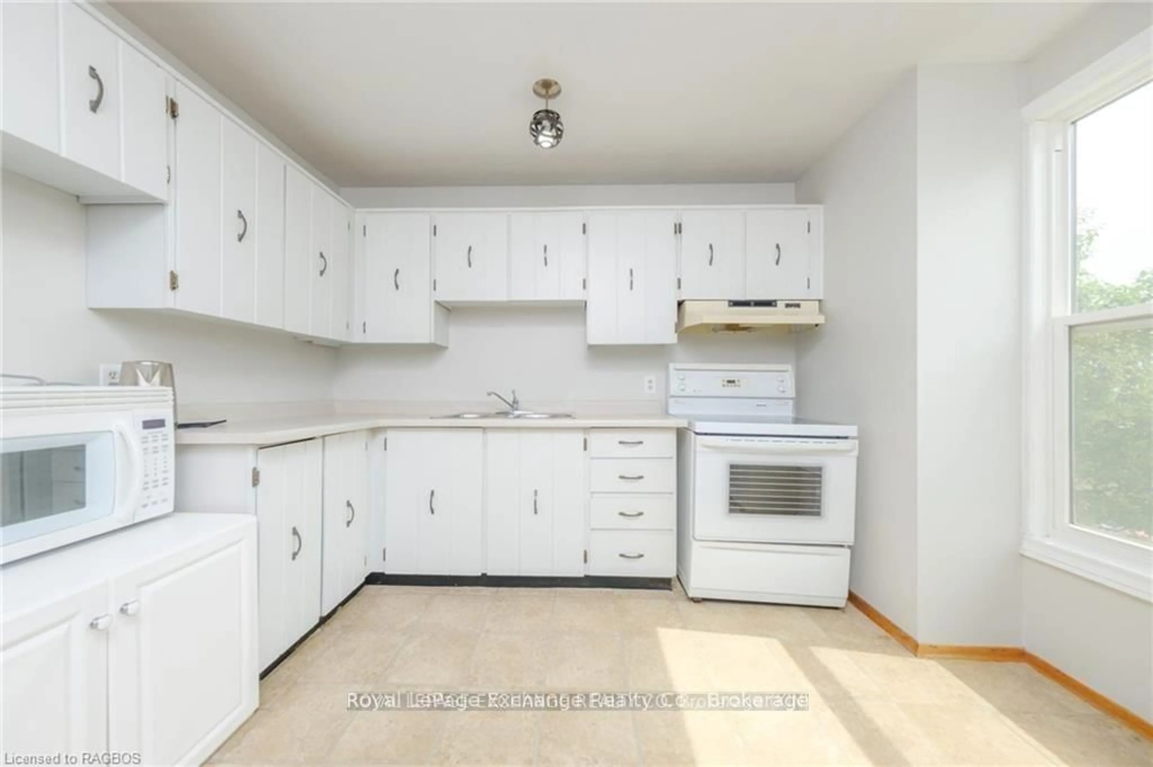 Standard kitchen, unknown for 13 Philip Pl, Kincardine Ontario N2Z 2E7