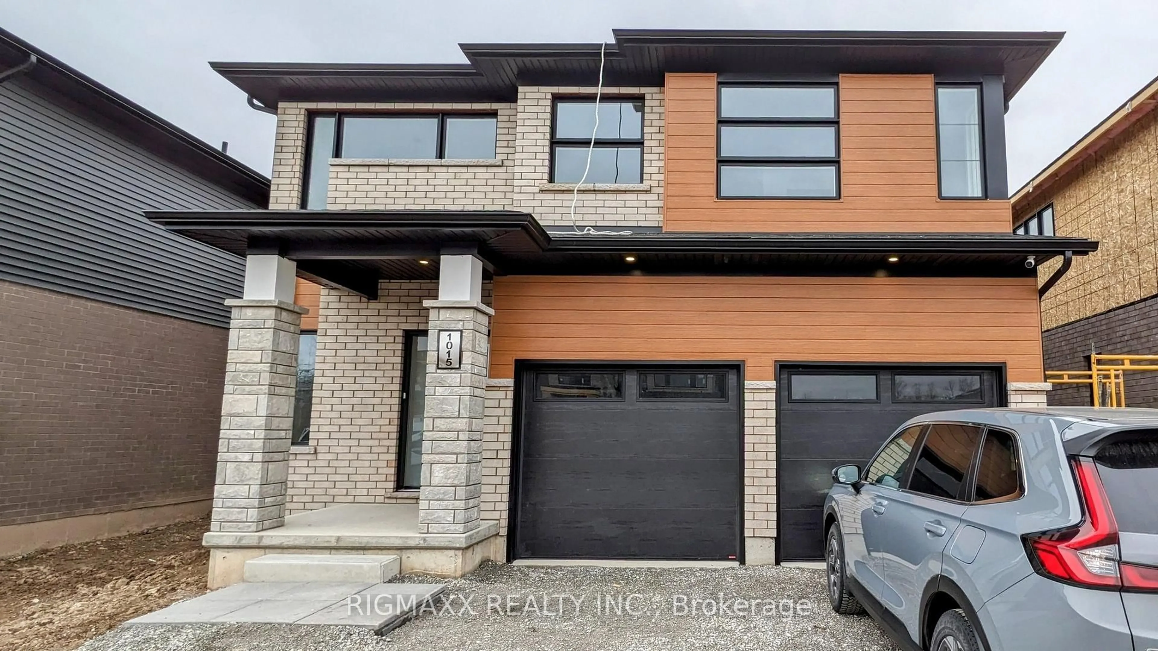 Home with brick exterior material, street for 1015 Alliston Ave, Fort Erie Ontario L2A 0H3