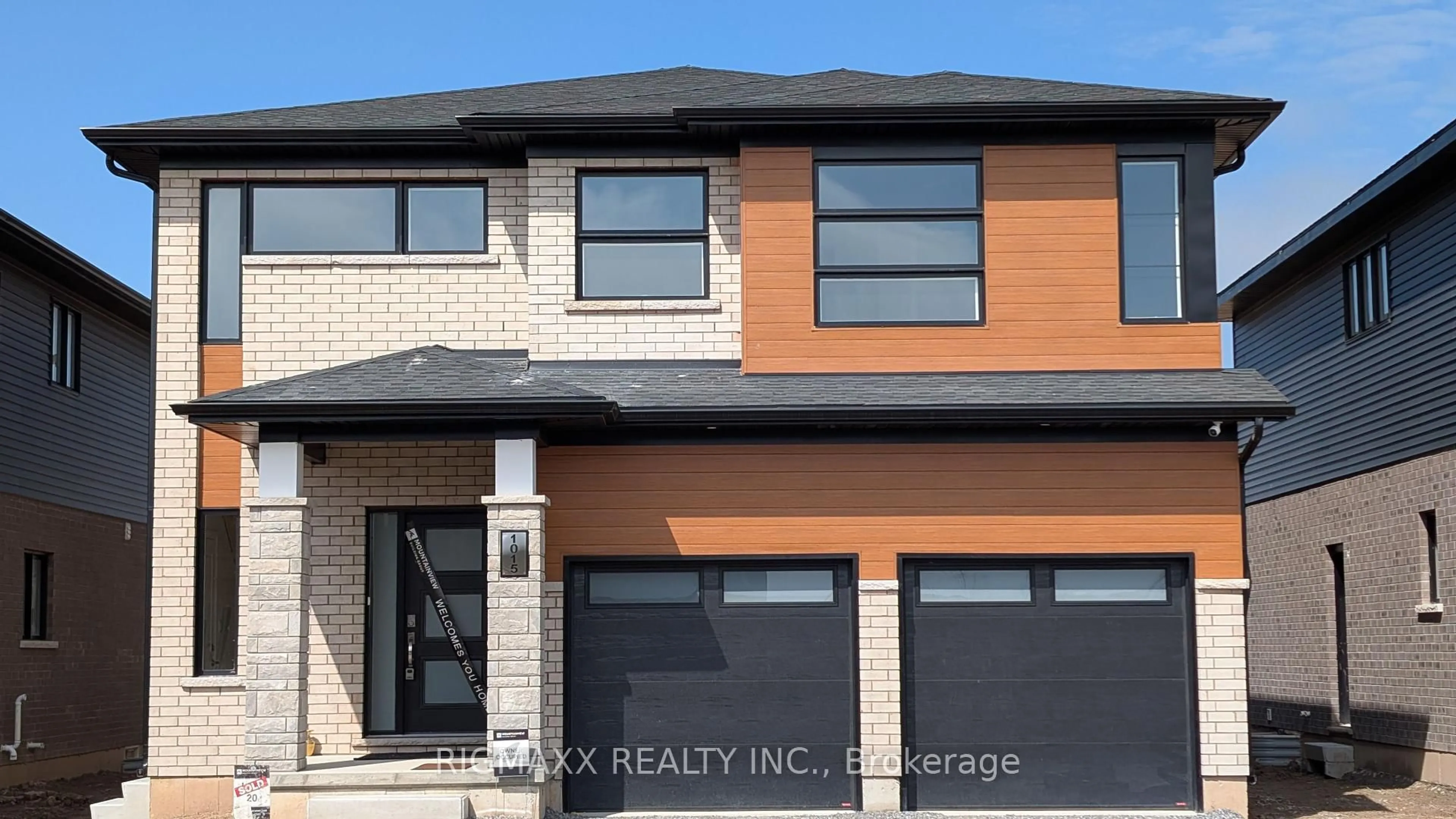 Home with brick exterior material, street for 1015 Alliston Ave, Fort Erie Ontario L2A 0H3