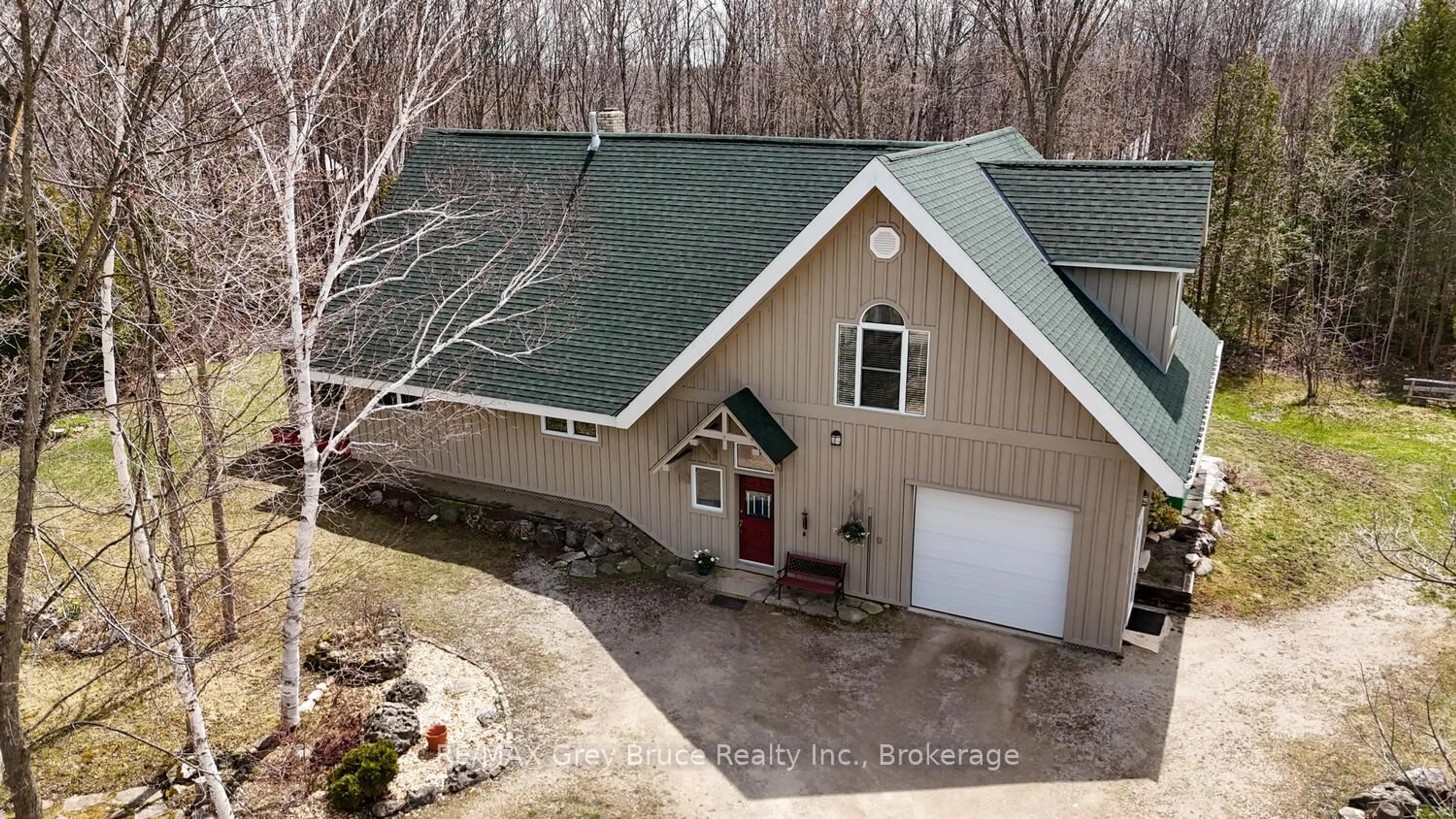A pic from outside/outdoor area/front of a property/back of a property/a pic from drone, unknown for 20 Maple Dr, Northern Bruce Peninsula Ontario N0H 1Z0