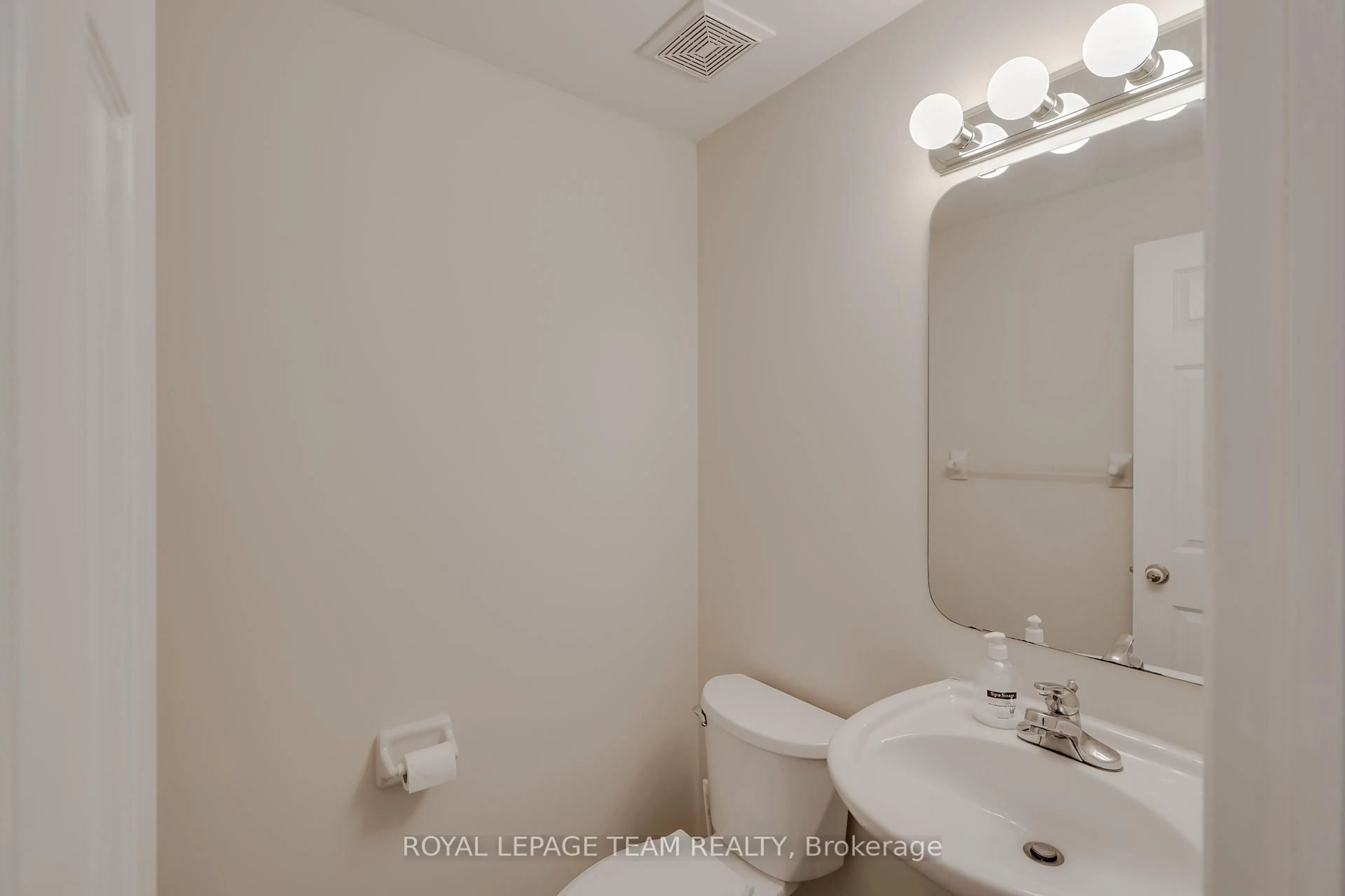 Standard bathroom, floor is not visible for 8 BELLROCK Dr, Ottawa Ontario K2K 3J4