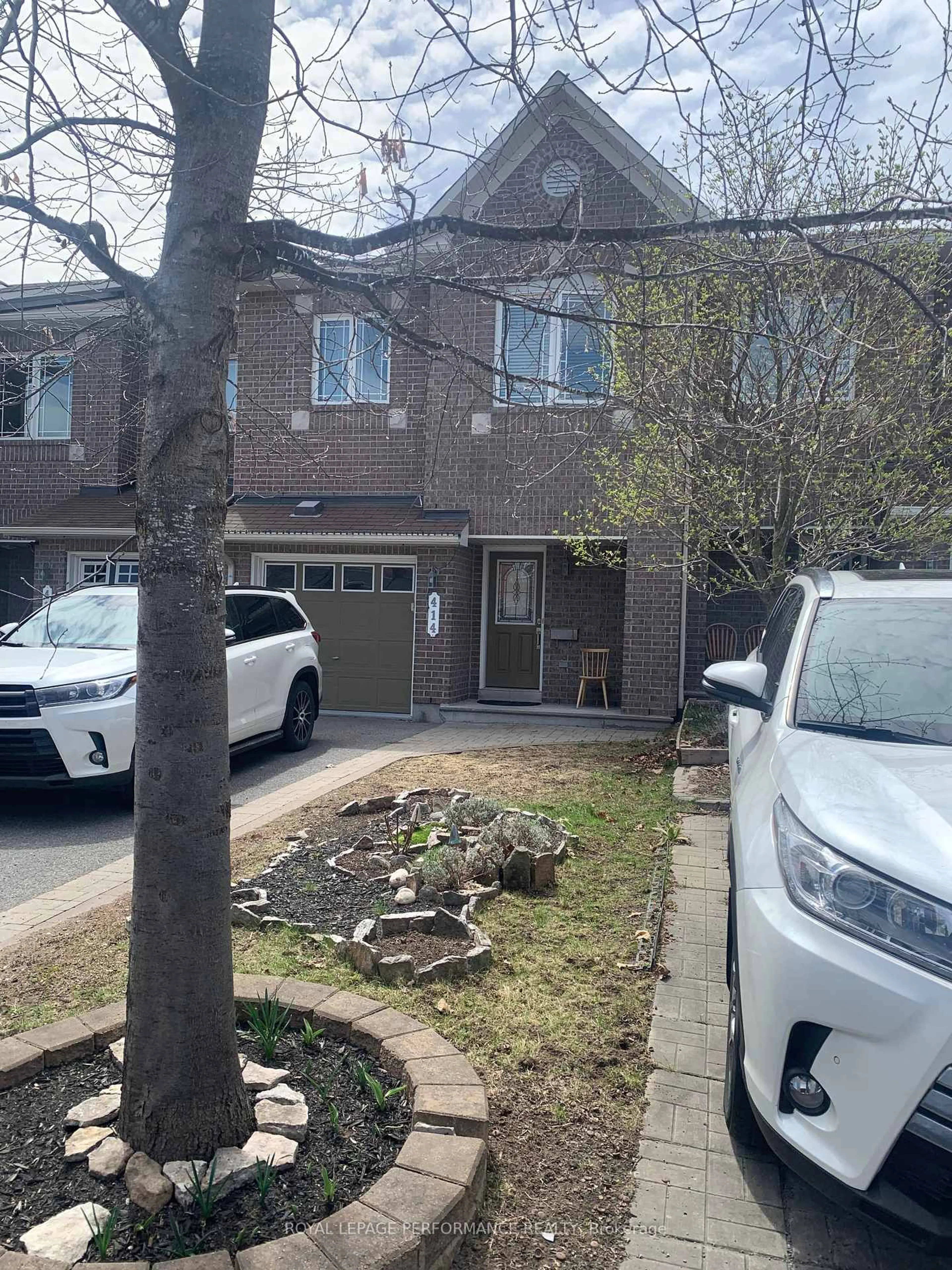 A pic from outside/outdoor area/front of a property/back of a property/a pic from drone, street for 414 Galatina Way, Ottawa Ontario K2K 0E7
