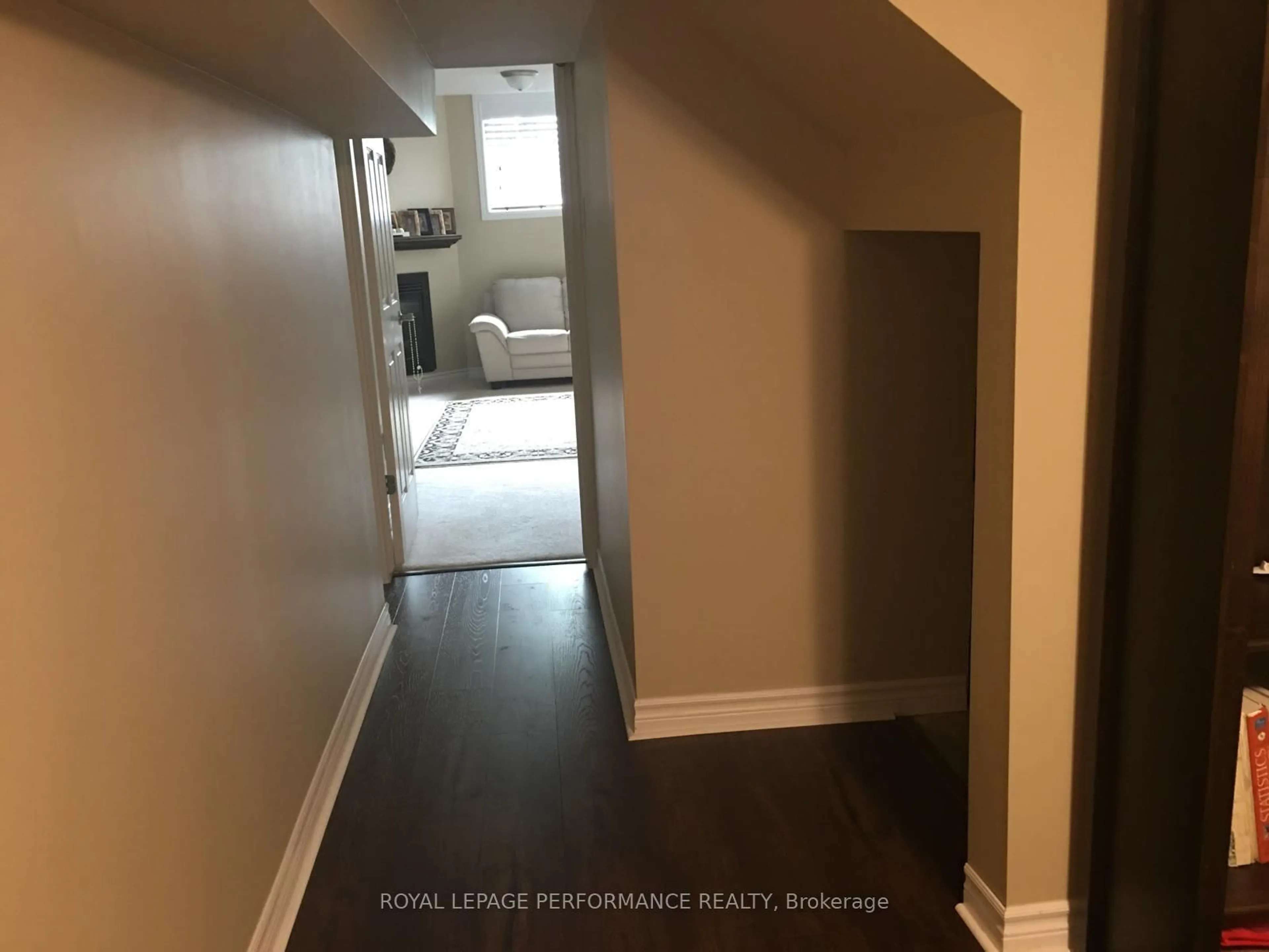 Indoor entryway for 414 Galatina Way, Ottawa Ontario K2K 0E7