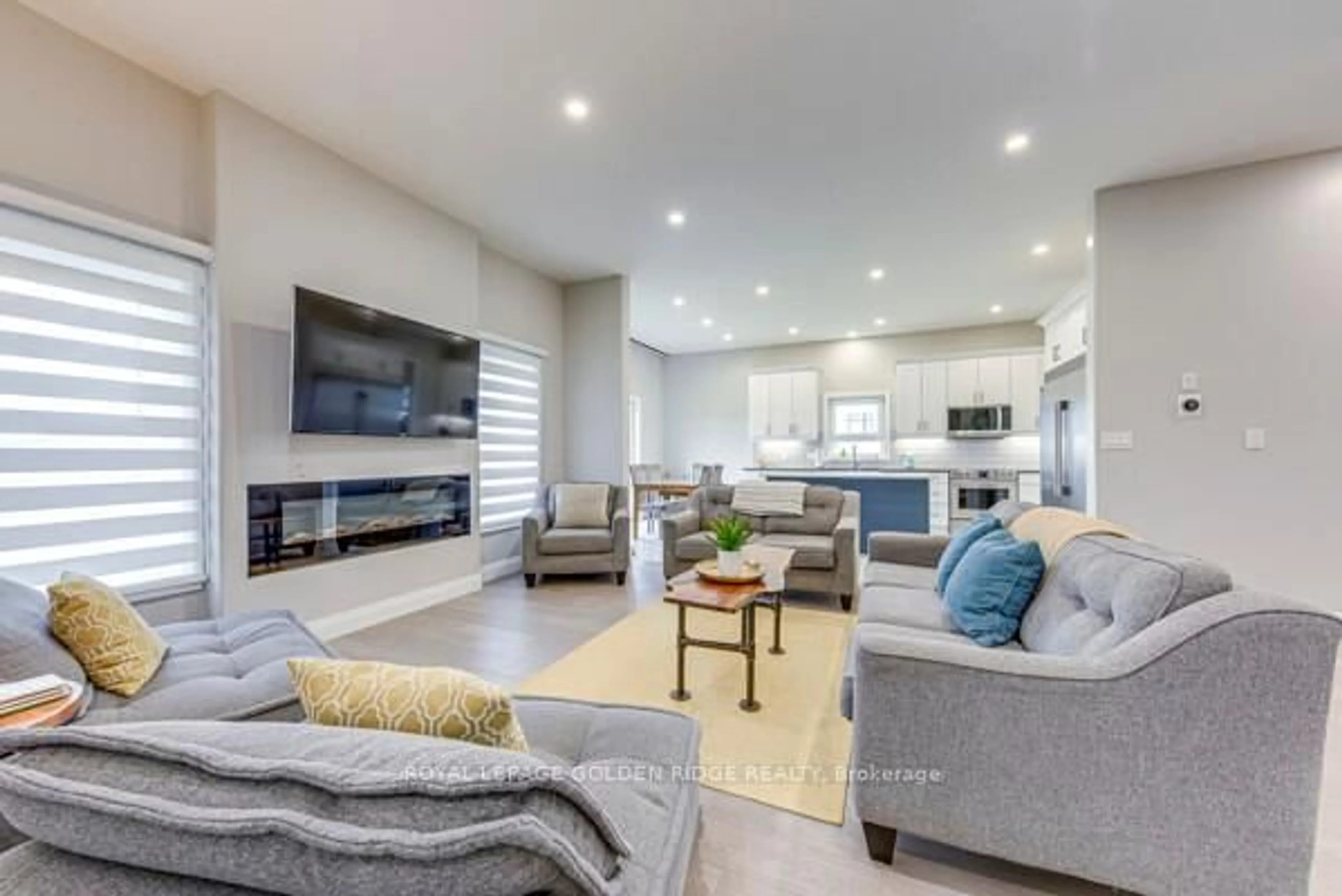 Living room with furniture, unknown for 98 Grandville Circ, Brant Ontario N3L 0J5
