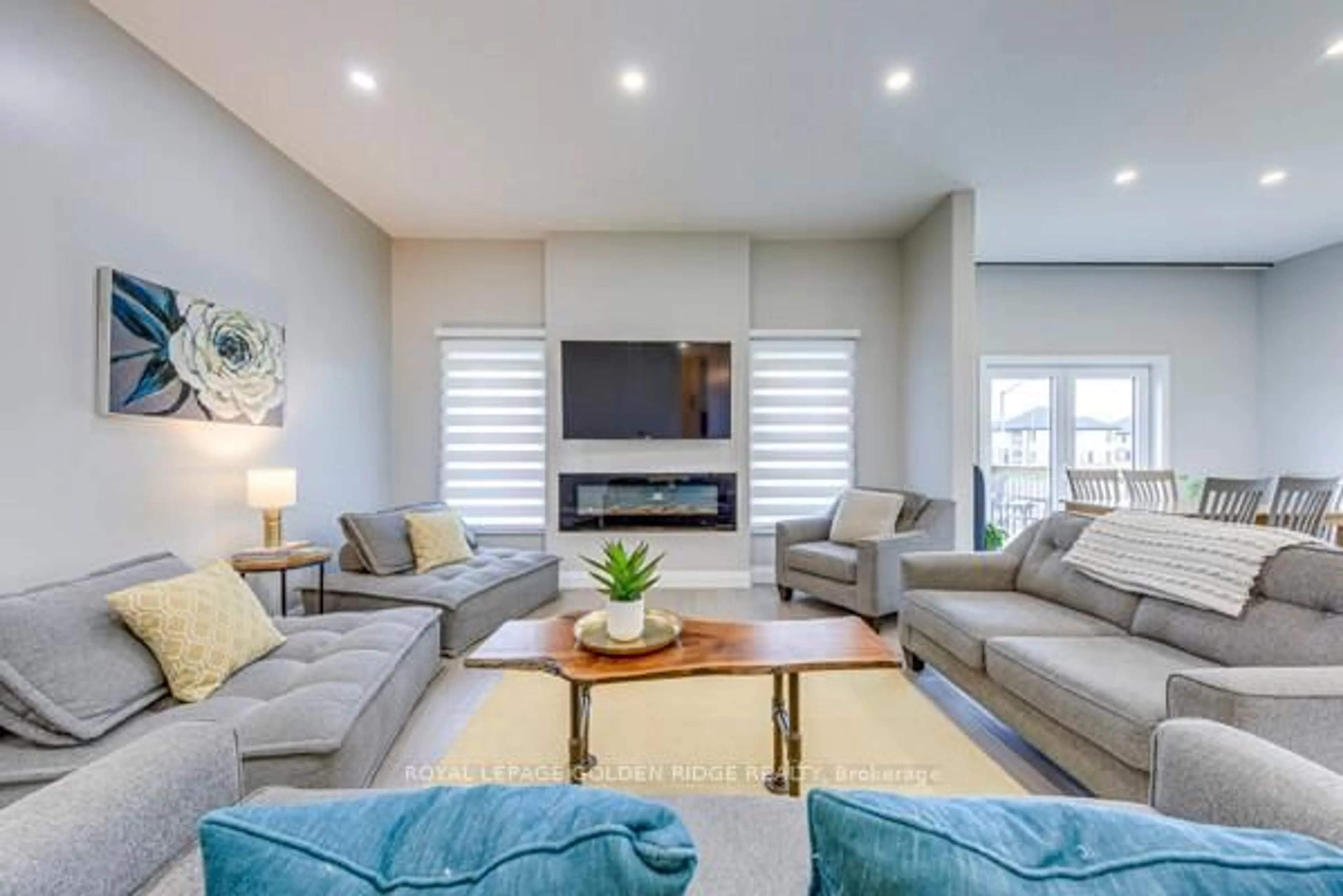 Living room with furniture, unknown for 98 Grandville Circ, Brant Ontario N3L 0J5