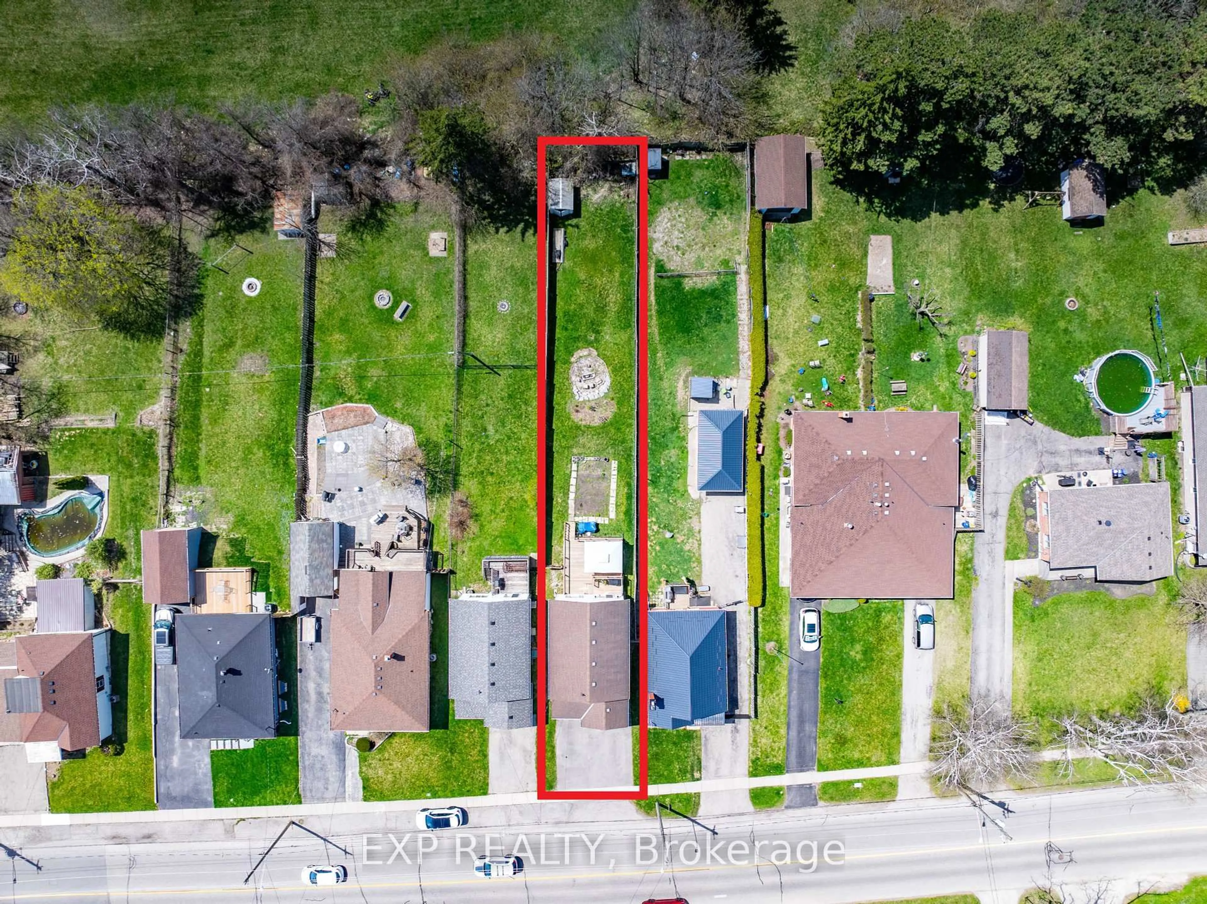 A pic from outside/outdoor area/front of a property/back of a property/a pic from drone, unknown for 77 Clarke St, Woodstock Ontario N4S 7M4