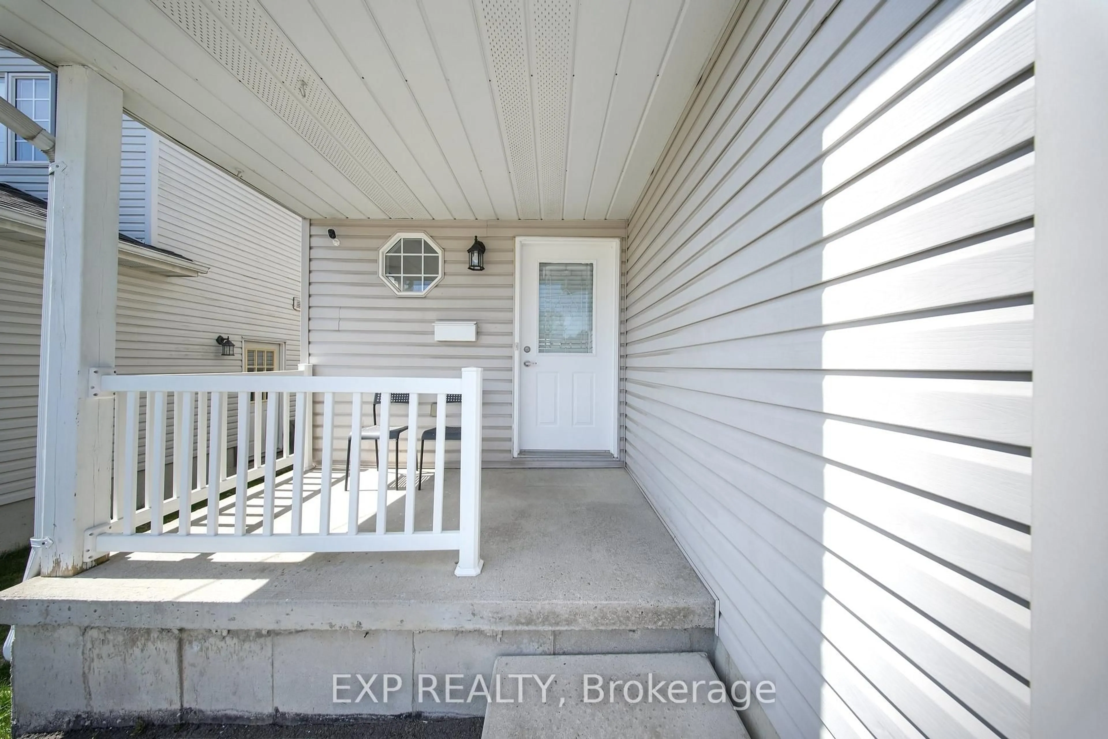 Indoor entryway for 77 Clarke St, Woodstock Ontario N4S 7M4