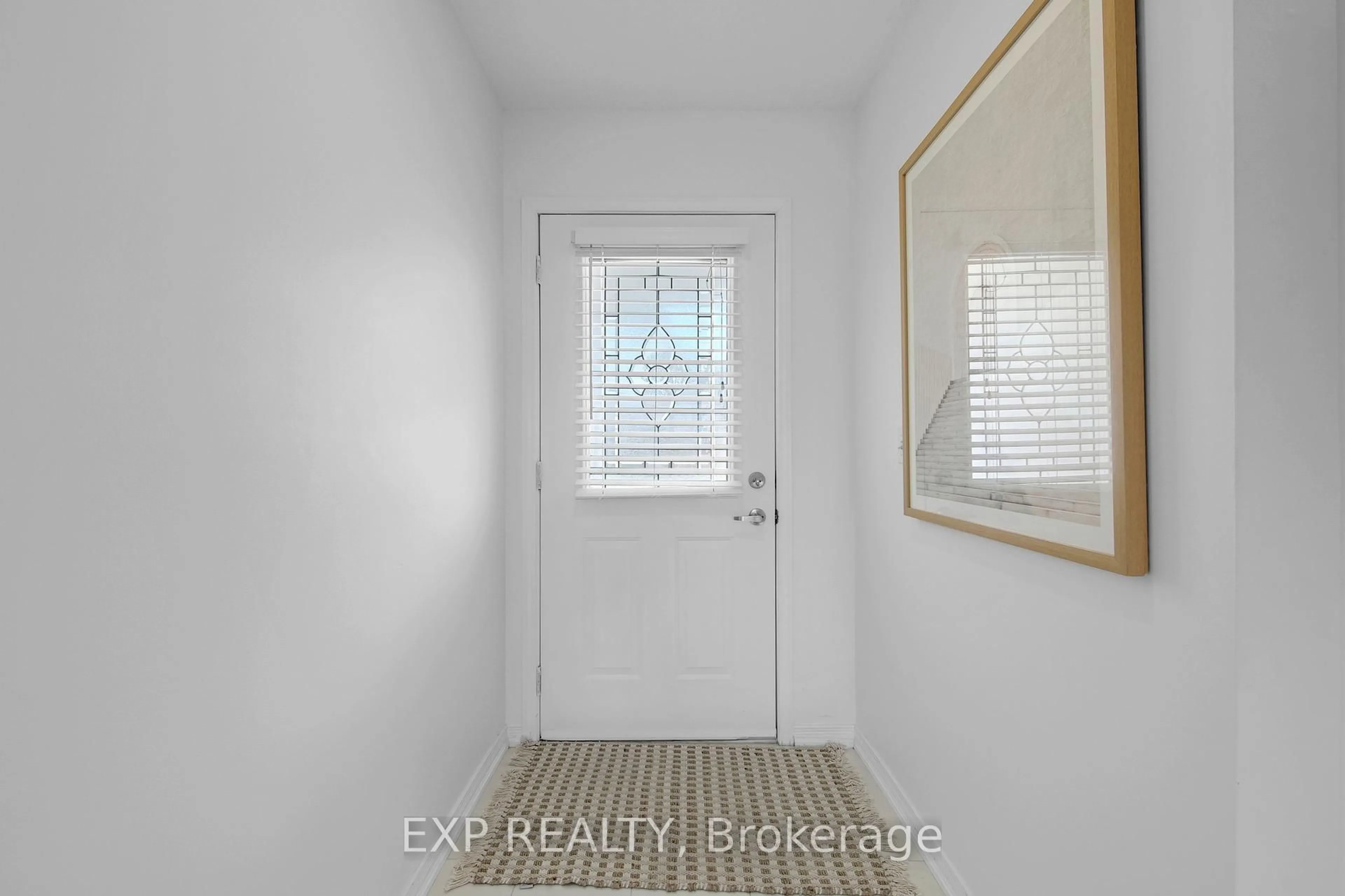 Indoor entryway for 77 Clarke St, Woodstock Ontario N4S 7M4