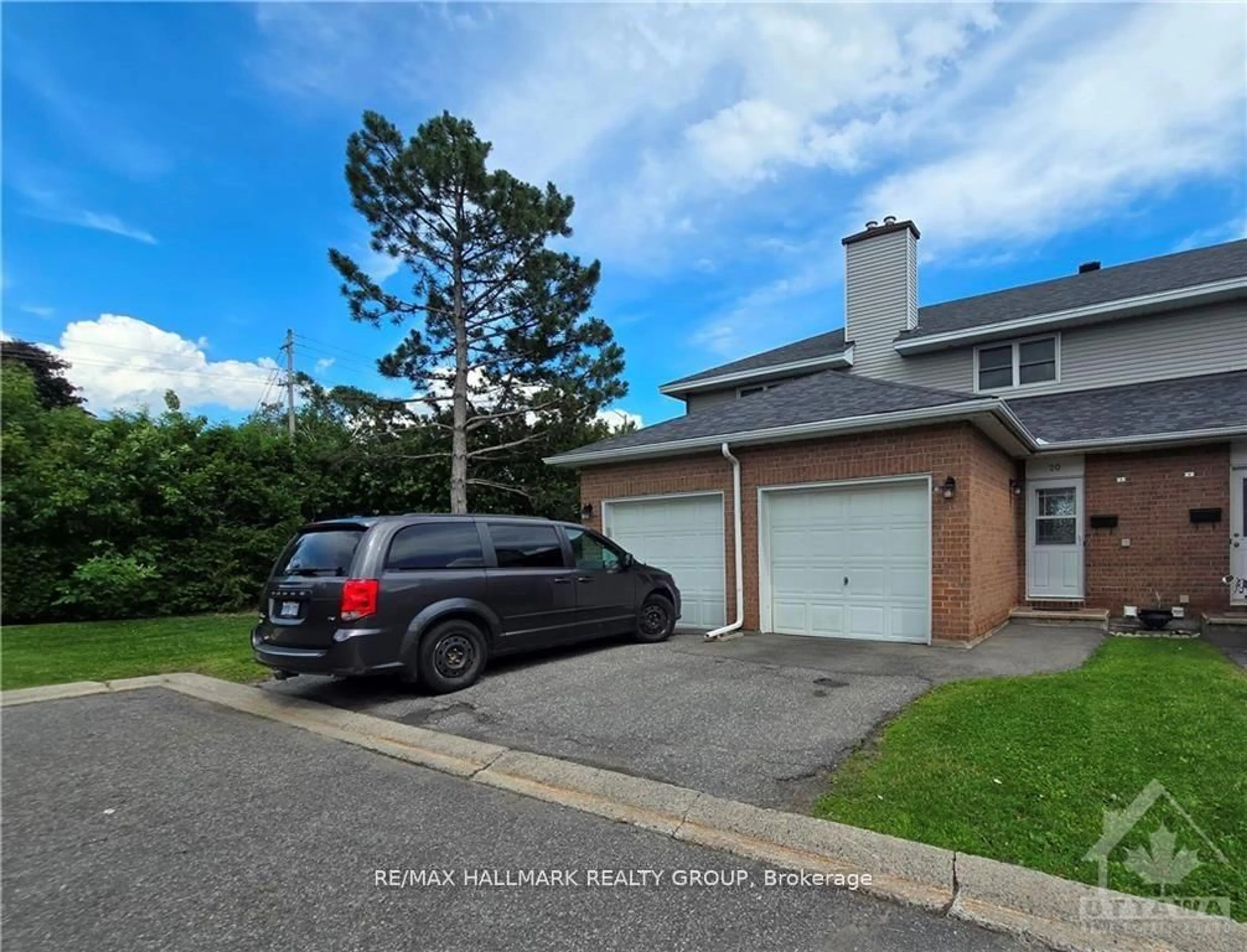 A pic from outside/outdoor area/front of a property/back of a property/a pic from drone, street for 20 Bentbrook Cres, Ottawa Ontario K2J 3X9