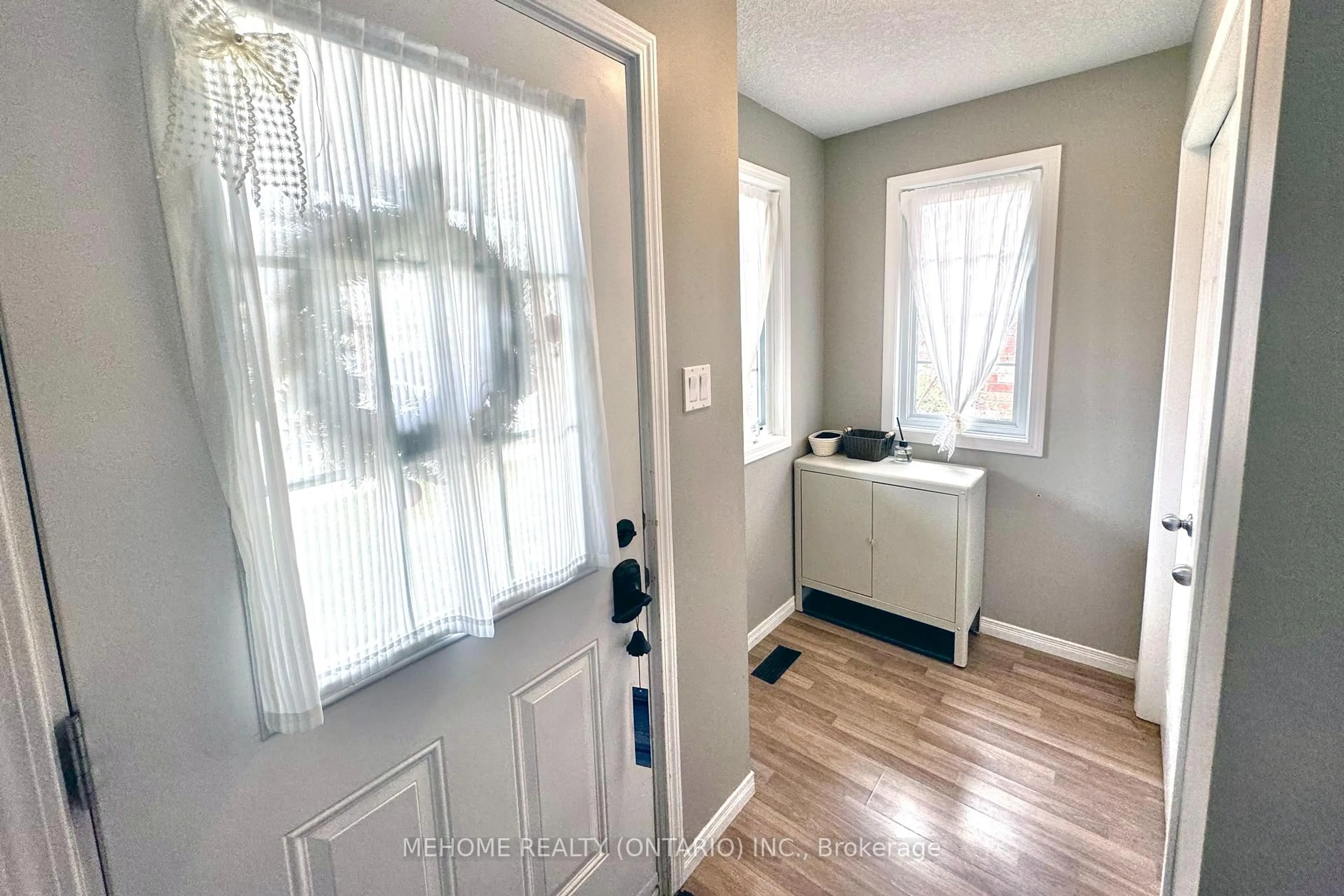 Indoor entryway for 605 Goldthread St, Waterloo Ontario N2V 2X6