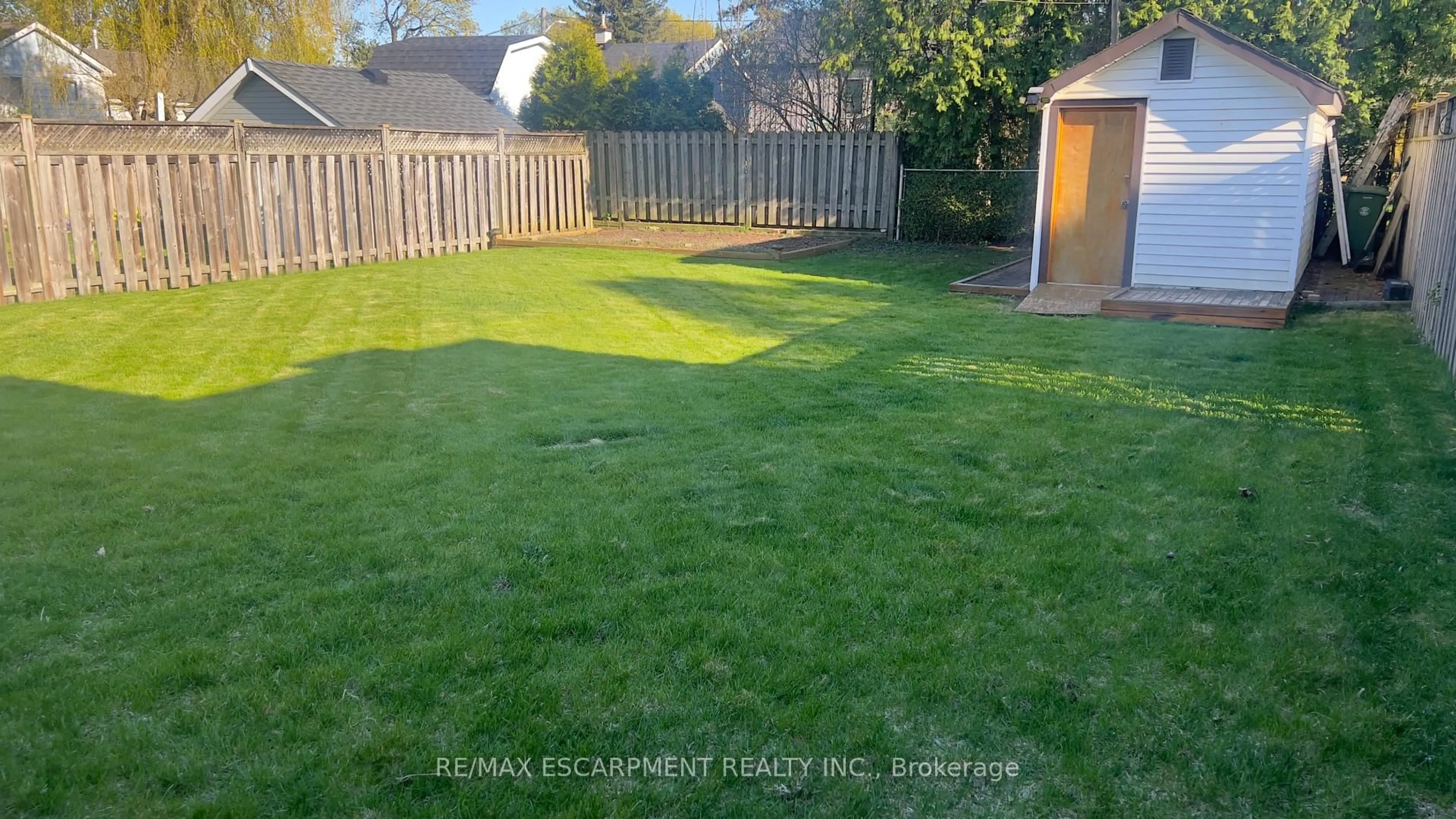 A pic from outside/outdoor area/front of a property/back of a property/a pic from drone, street for 15 donald Ave, Hamilton Ontario L9H 1E9