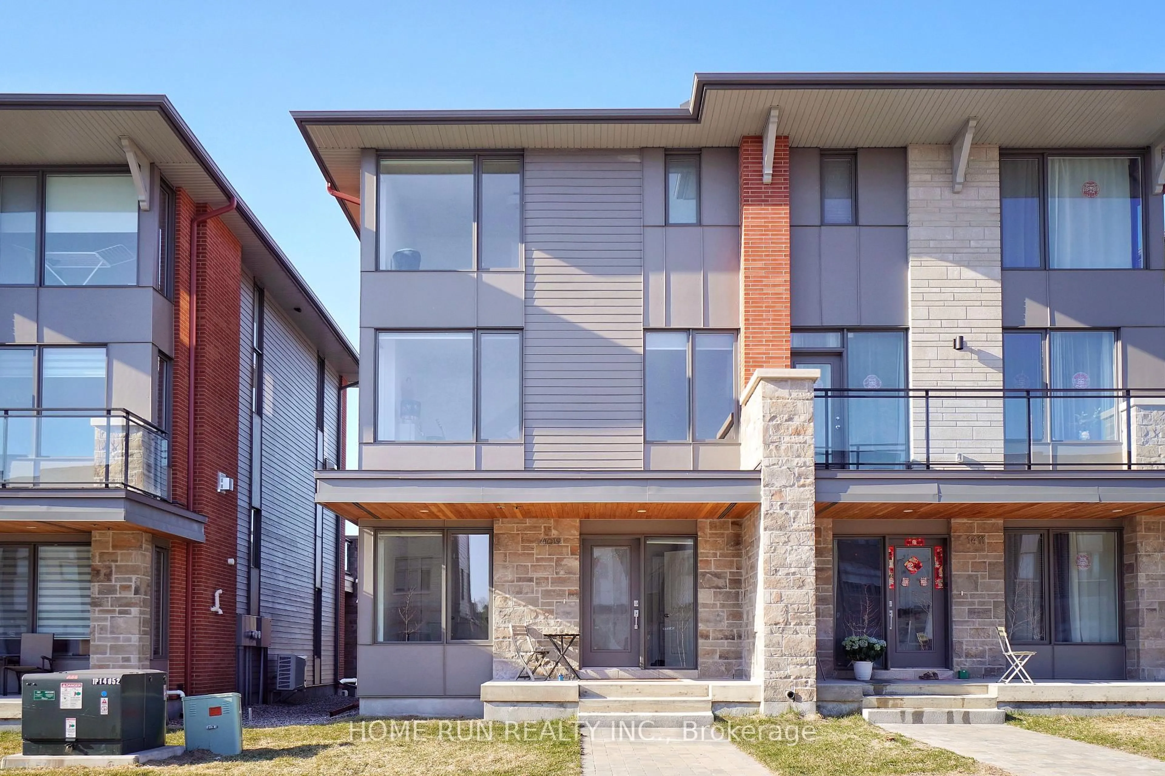 Home with brick exterior material, unknown for 1409 HEMLOCK Rd, Ottawa Ontario K1K 5A2