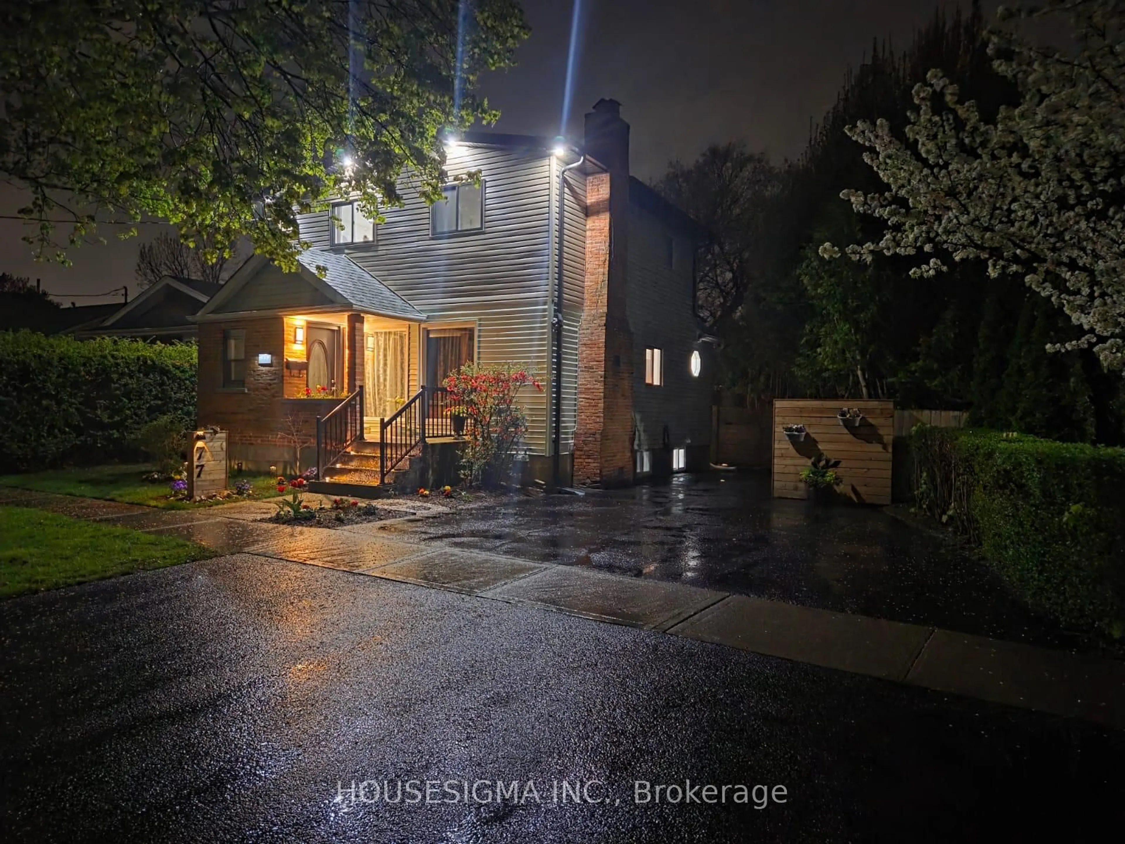 Patio, street for 77 Mildred Ave, St. Catharines Ontario L2R 6J4