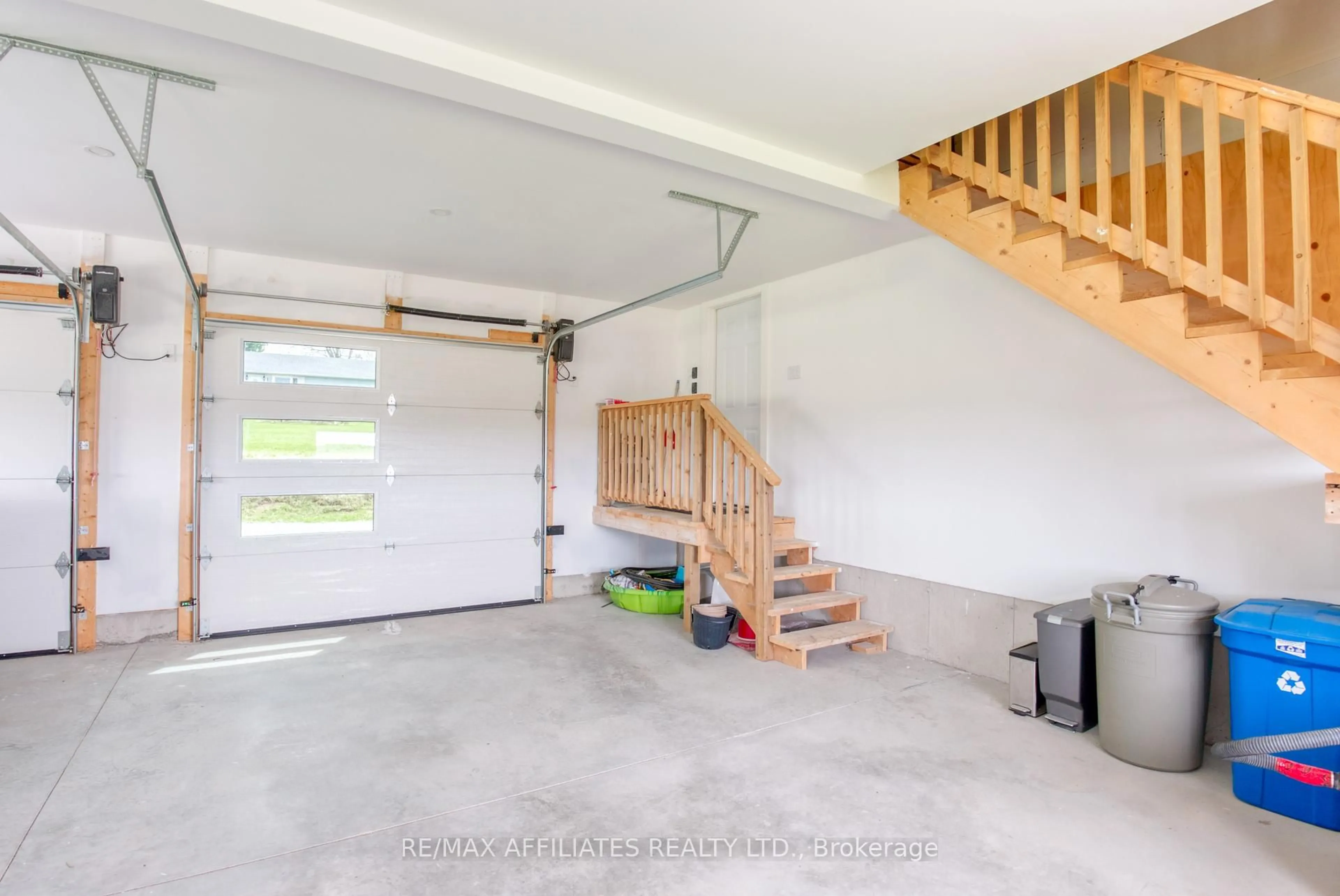 Indoor garage for 48 Trotters Lane, Rideau Lakes Ontario K0G 1X0