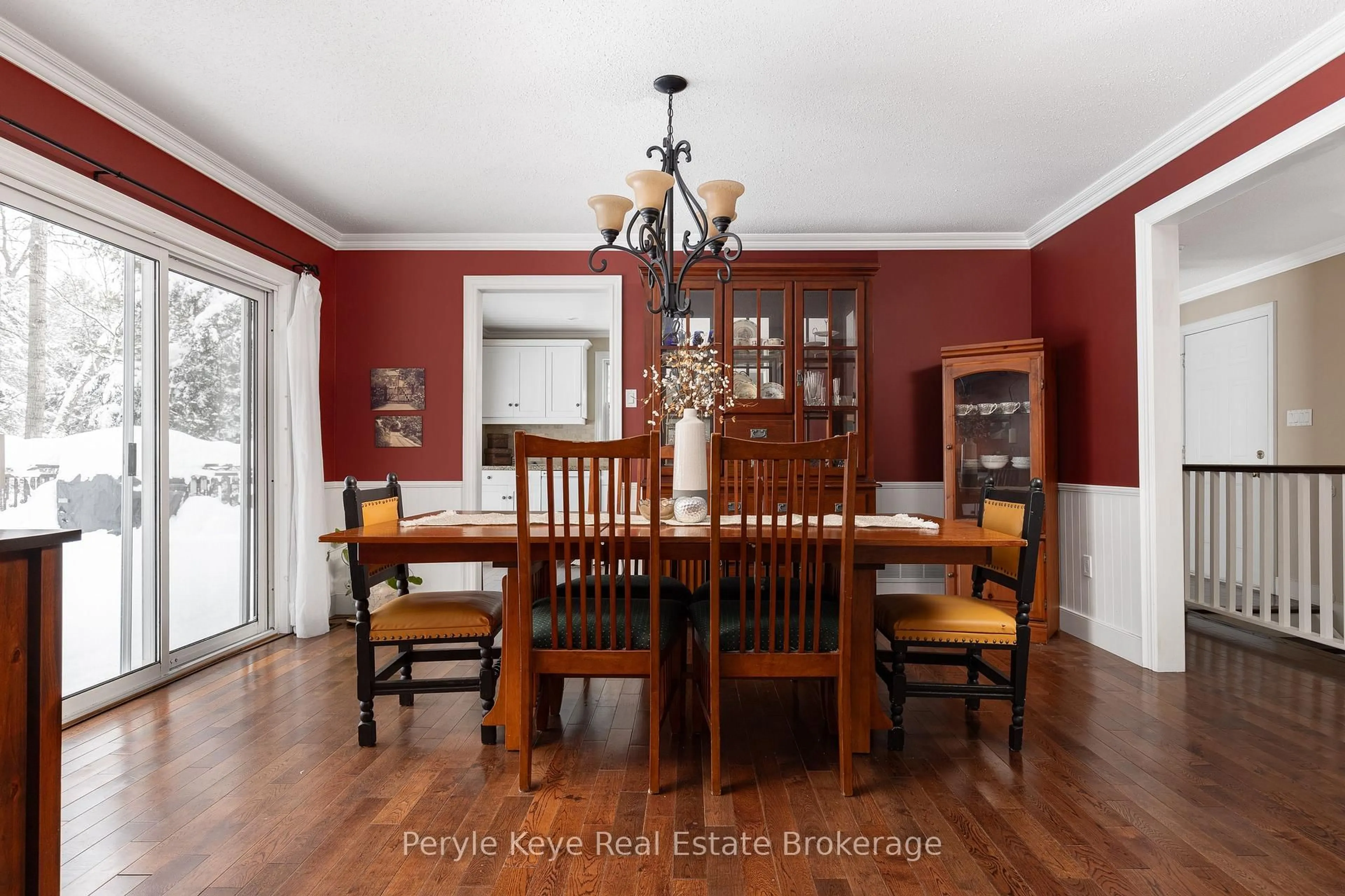 Dining room, wood/laminate floor for 33 Meadow Heights Dr, Bracebridge Ontario P1L 1A2
