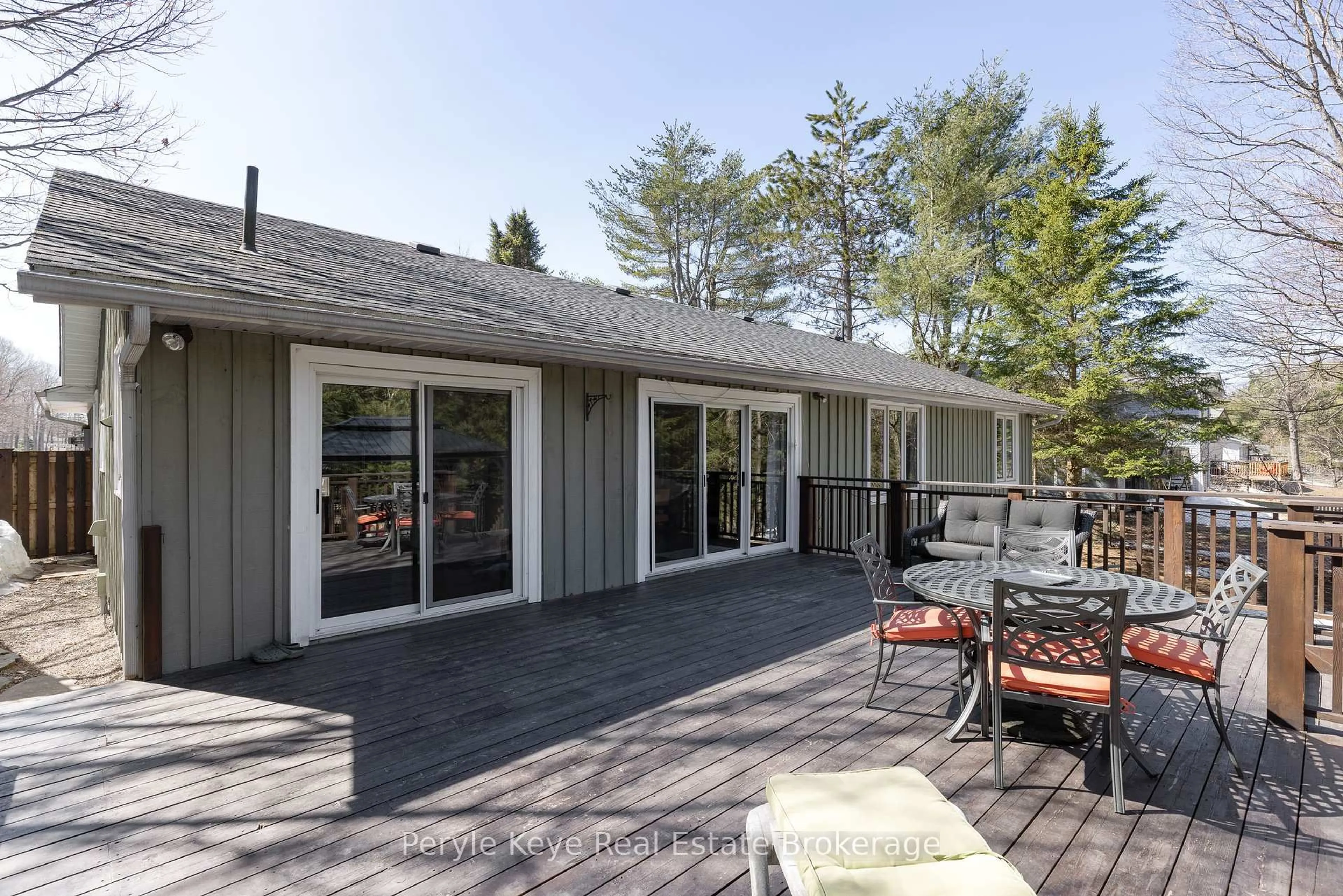 Patio, unknown for 33 Meadow Heights Dr, Bracebridge Ontario P1L 1A2