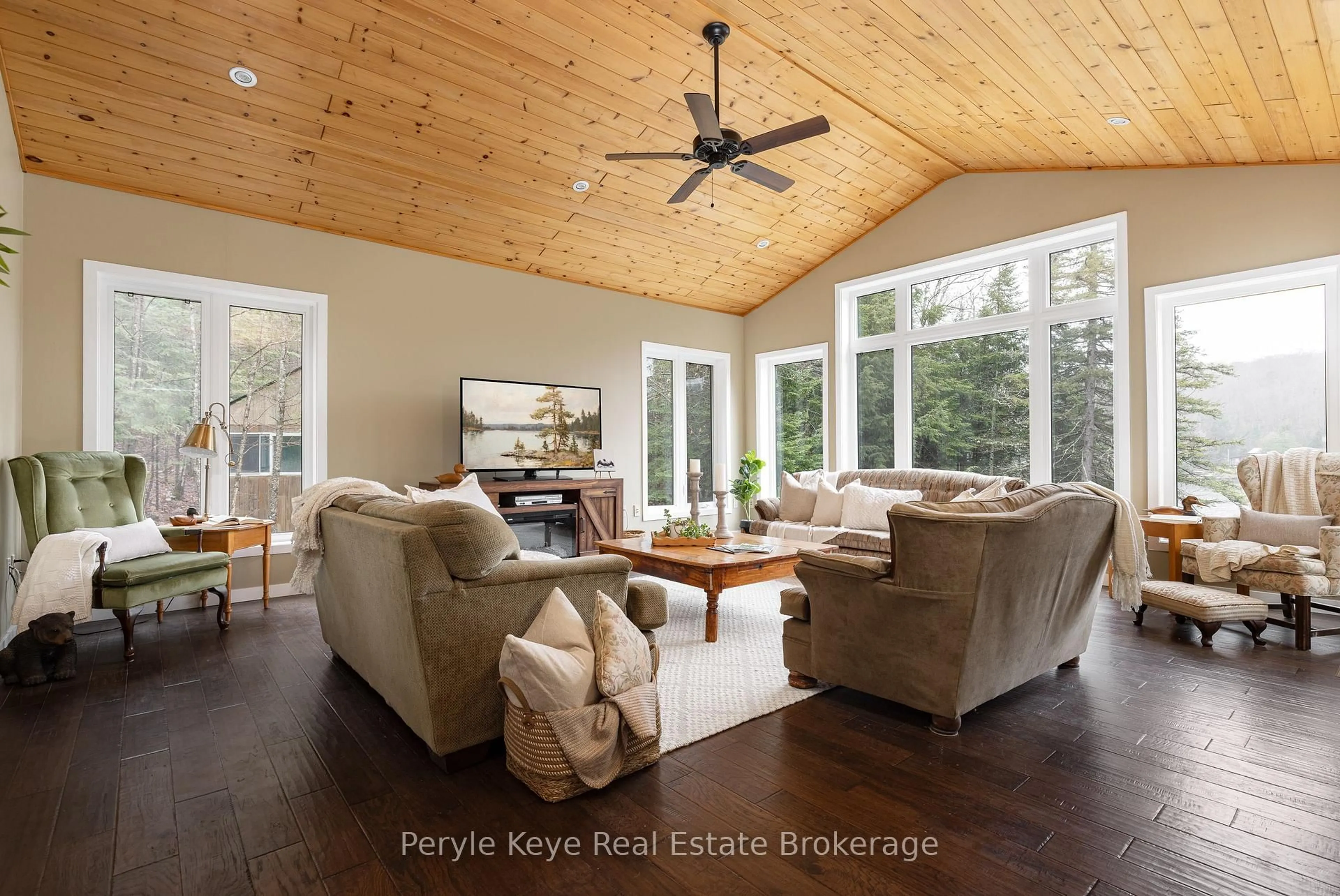Living room with furniture, unknown for 1305 Bellwood Acres Rd, Lake of Bays Ontario P0B 1A0