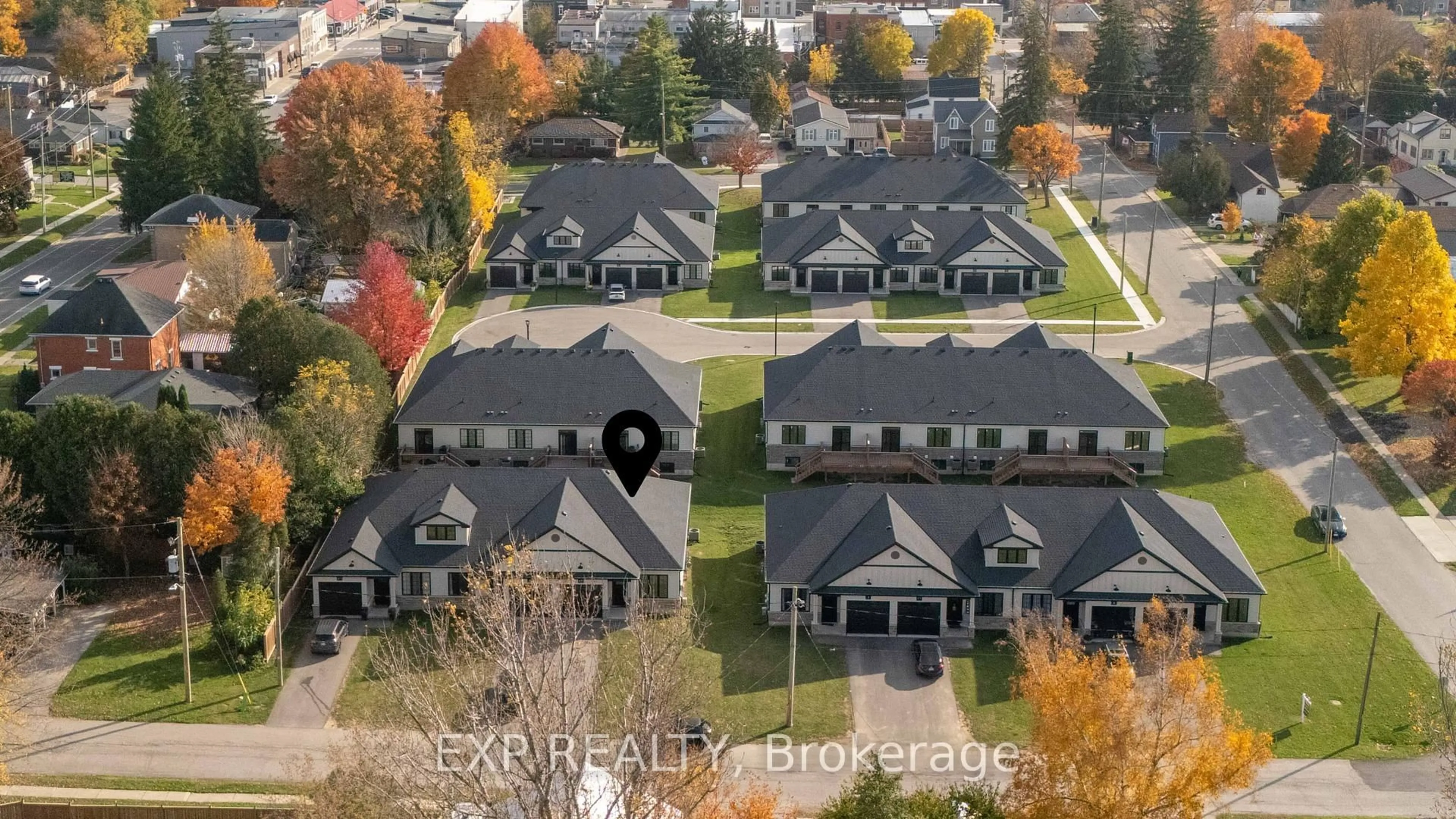 A pic from outside/outdoor area/front of a property/back of a property/a pic from drone, street for 5.5 South Court St, Norwich Ontario N0J 1P0