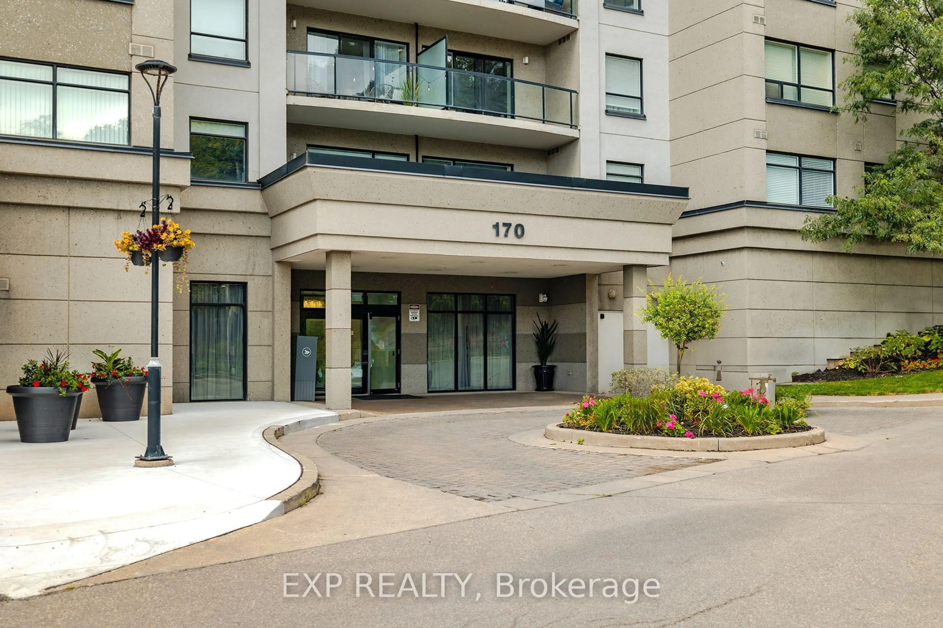 Indoor entryway for 170 Water St #906, Cambridge Ontario N1R 3B6