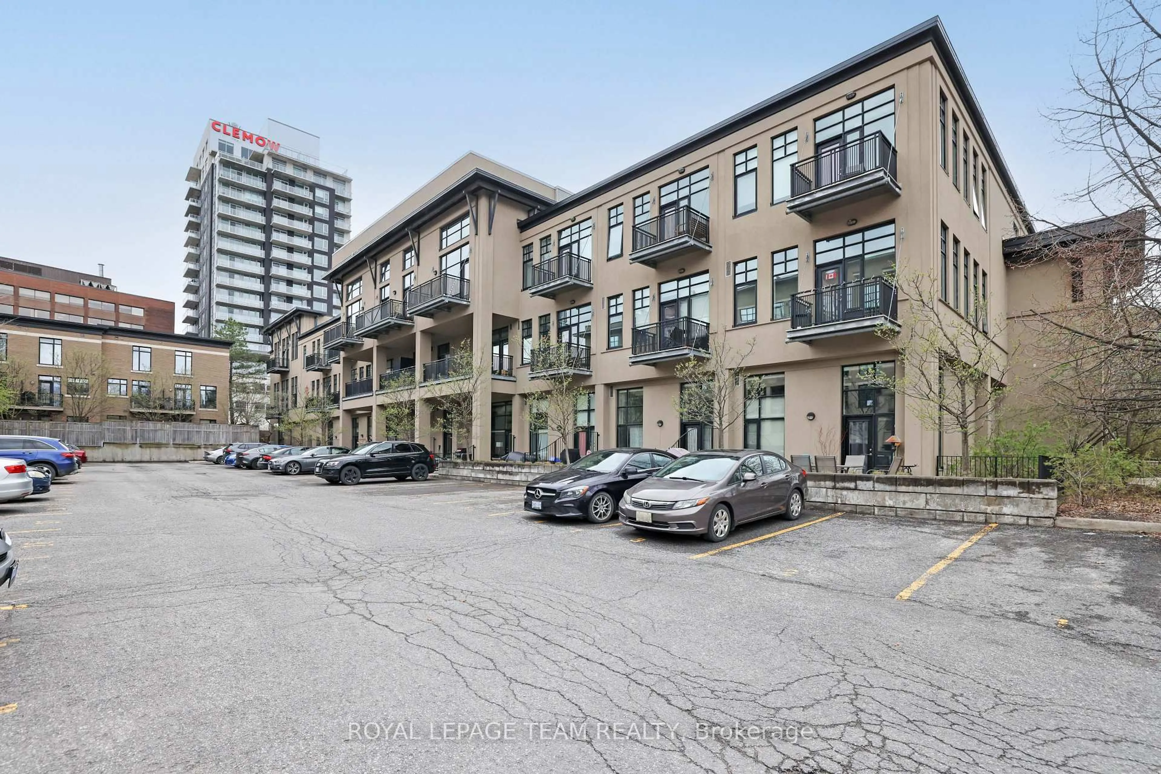 Patio, street for 300 Powell Ave #203, Ottawa Ontario K1S 5T3