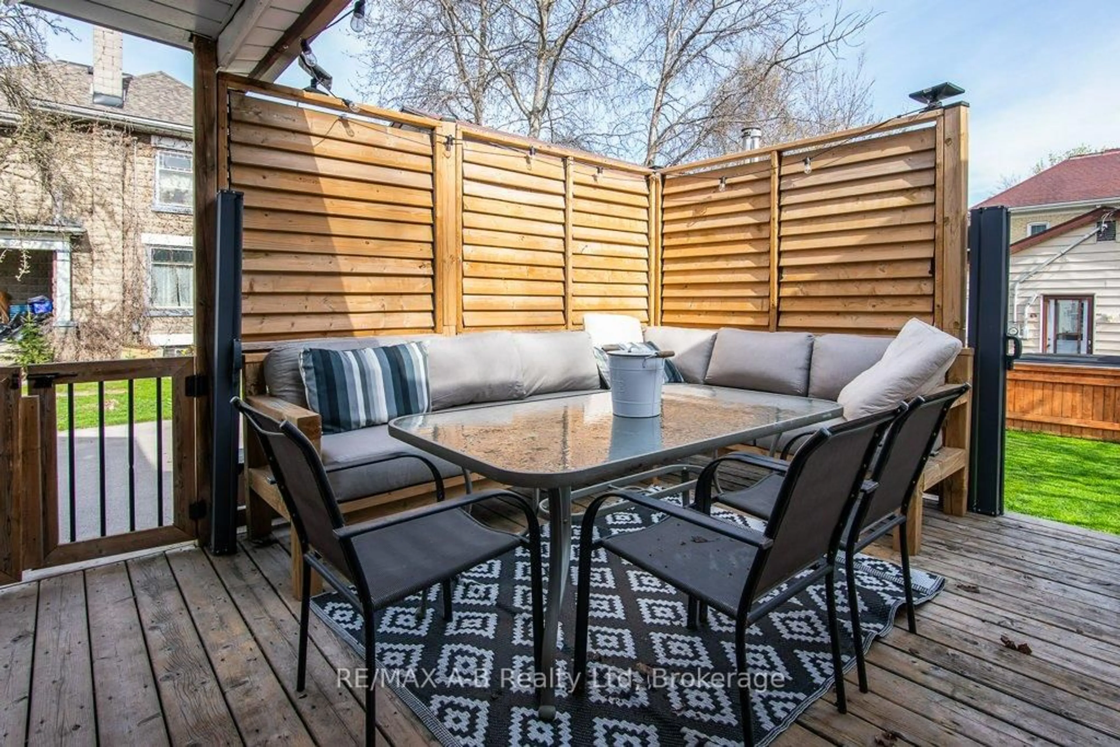 Patio, street for 168 Hope St, East Zorra-Tavistock Ontario N0B 2R0