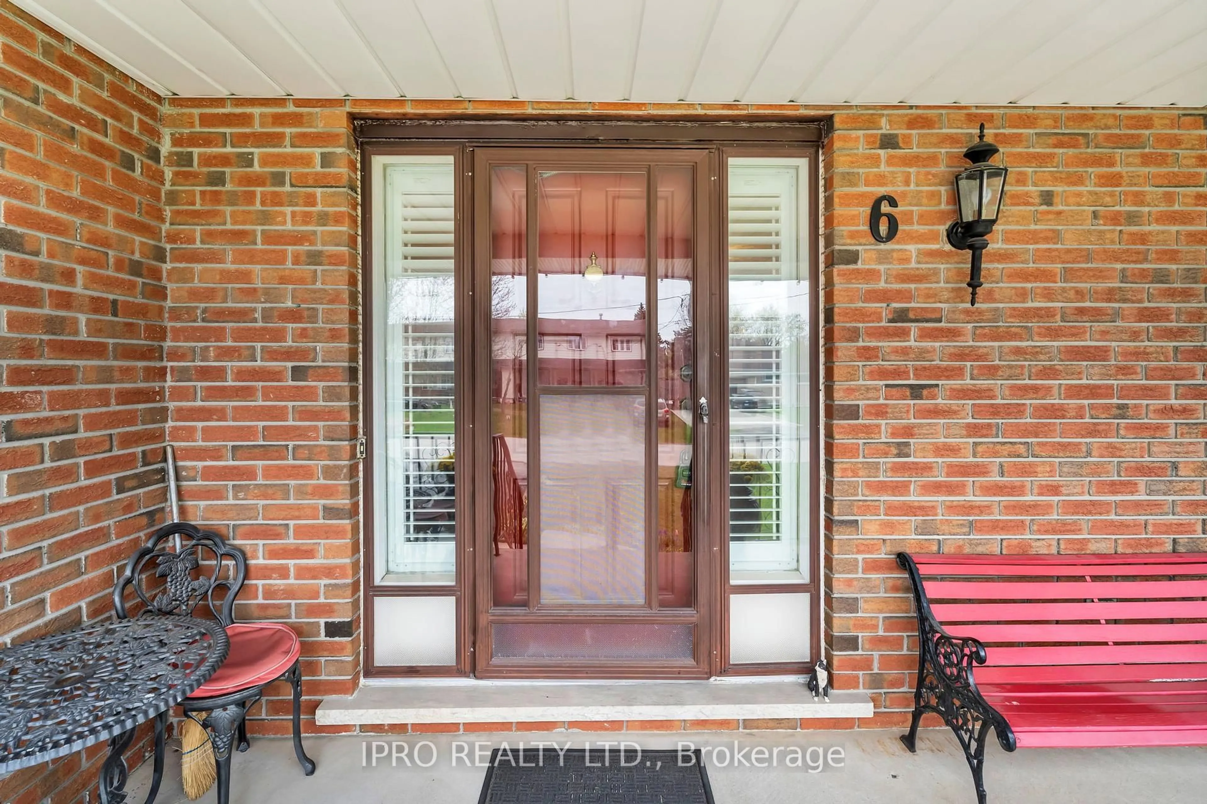 Indoor entryway for 6 Leckie Ave, Hamilton Ontario L8J 2S8