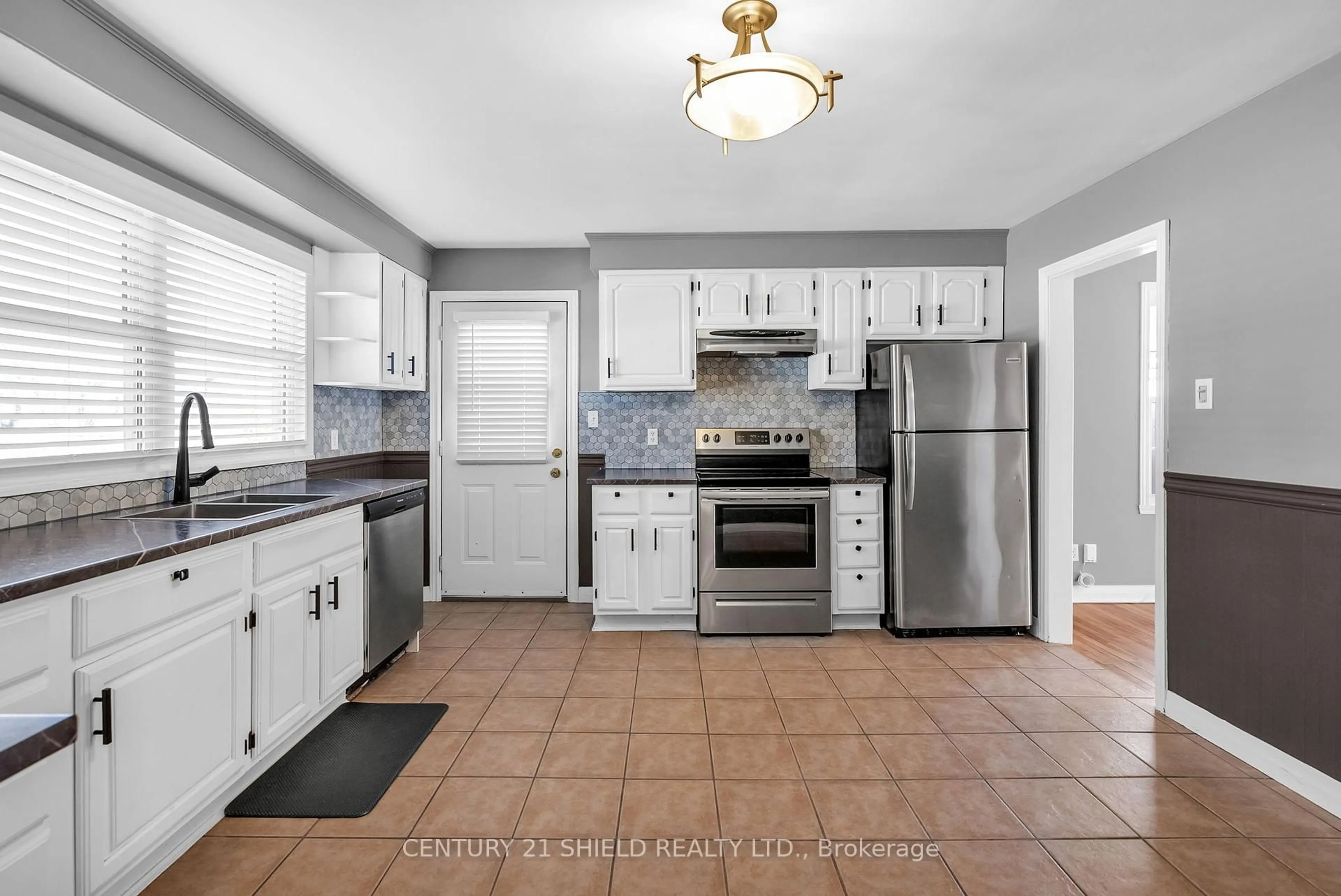 Standard kitchen, ceramic/tile floor for 707 James St, Cornwall Ontario K6J 2M5